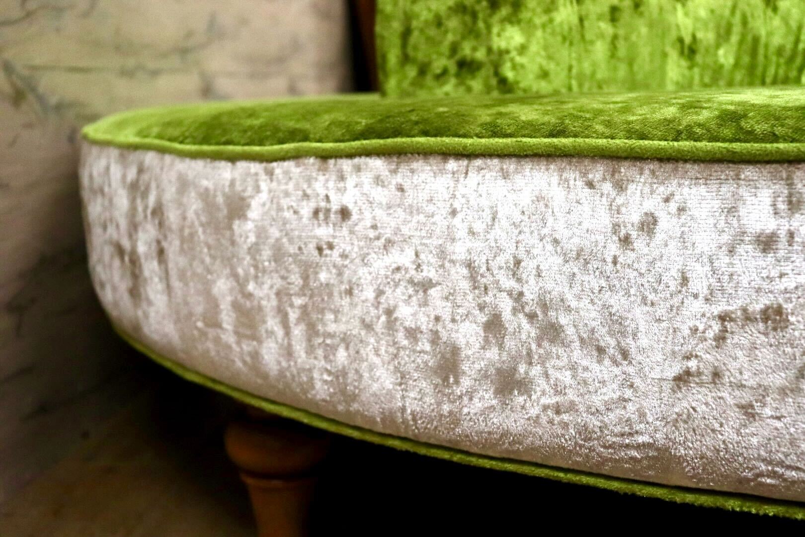 GMHK129○西洋アンティーク調 ラウンドソファ 4人掛けソファ ファブリック ロビー ラウンジ クラシック 展示品 検) HALO ORIVER HARE※発送不可