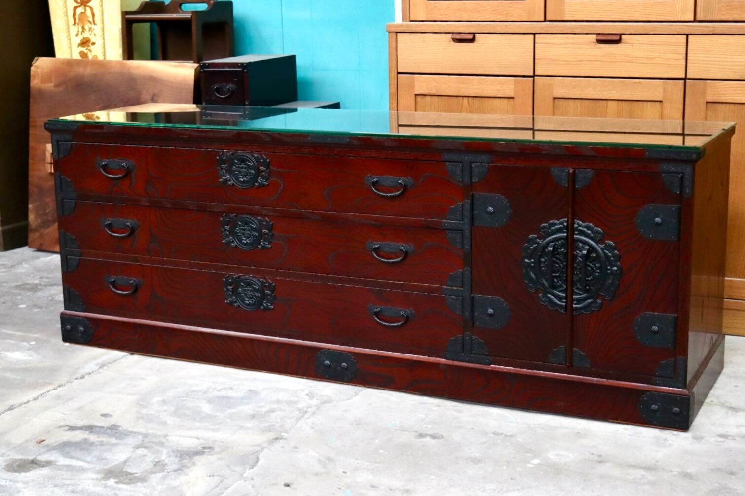 GMIH422B○筑後民芸家具 チェスト 整理箪笥 箪笥 タンス ローボード 引出し収納 欅材 ガラス 和家具 和モダン レトロ アンティーク調