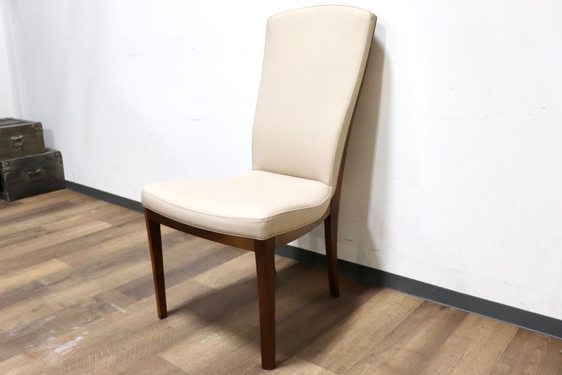 GMHH209C○karimoku / カリモク CT7855 ダイニングチェア 食卓椅子 アームレスチェア 椅子 合皮 国産家具 モダン 定価約8.1万 展示品