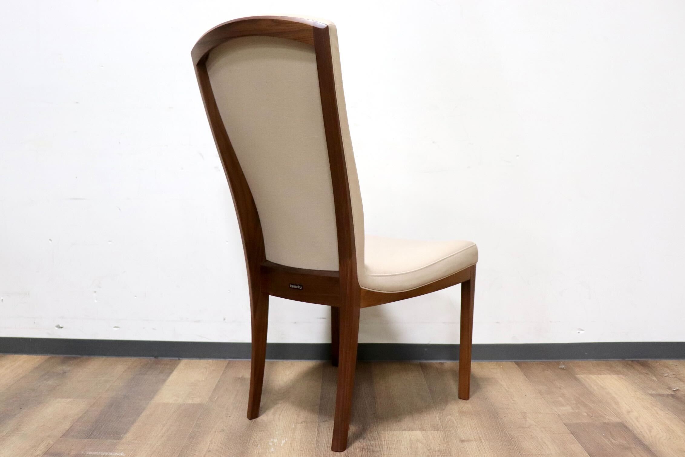 GMHH209C○karimoku / カリモク CT7855 ダイニングチェア 食卓椅子 アームレスチェア 椅子 合皮 国産家具 モダン 定価約8.1万 展示品