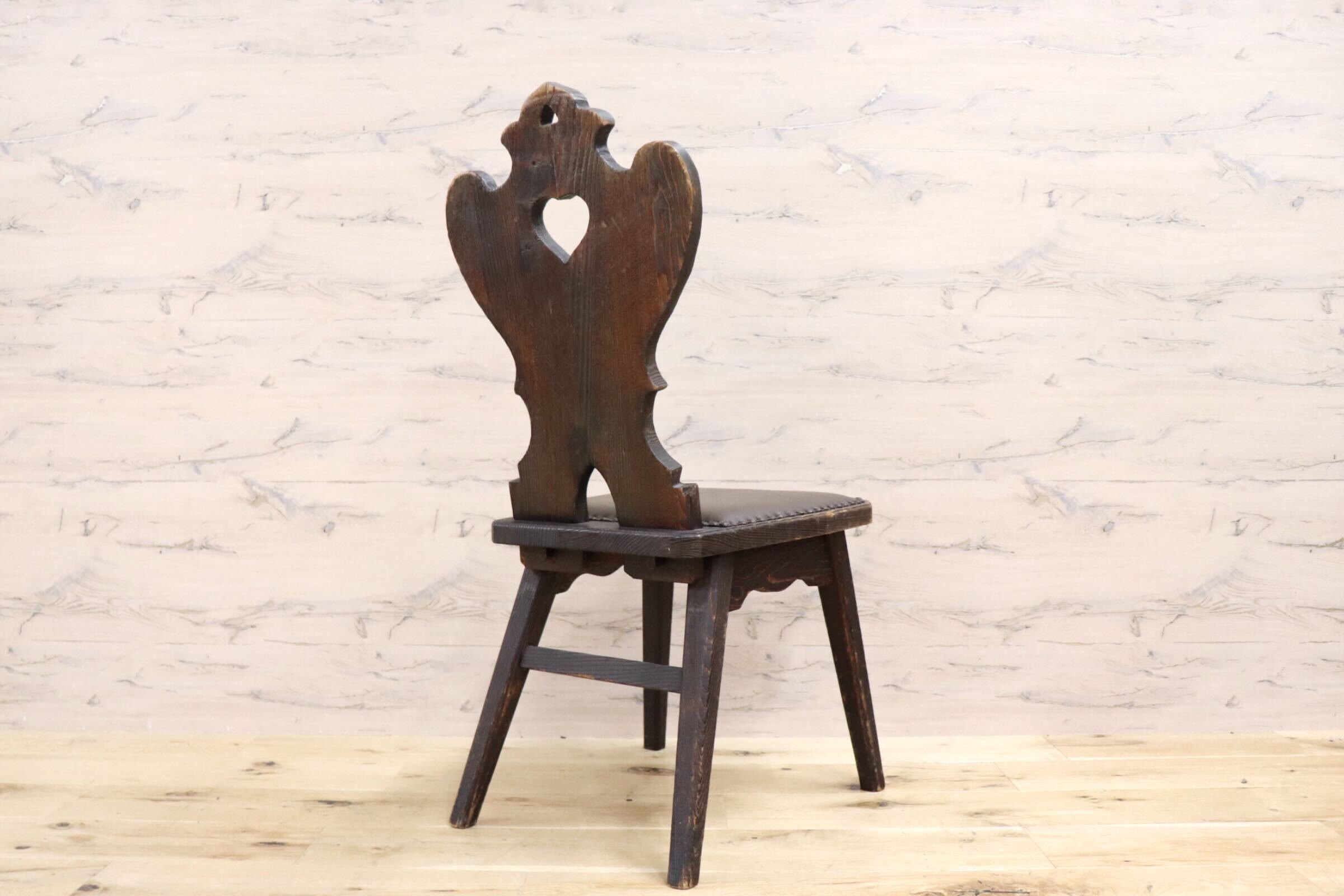 GMGN59B○スペイン製 西洋 アンティーク 椅子 サイドチェア レザー 彫刻 鋲打ち ヴィンテージ カントリー レトロ 古木