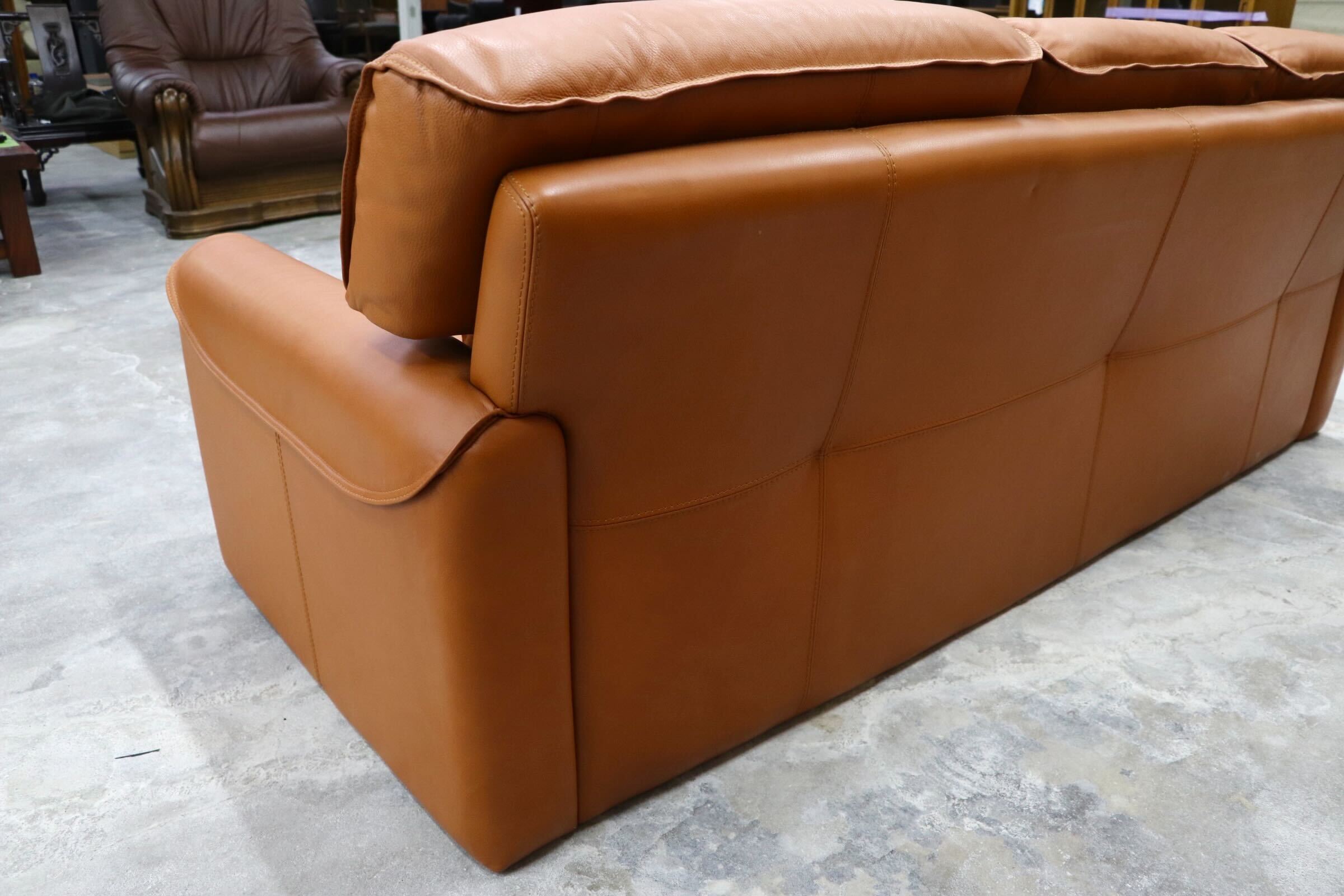 GMHK502○イタリアモダン 高級 クラシック 3人掛けソファ トリプルソファ 総革 ブラウン 長椅子 検)モビリア デセデ パオログッチ