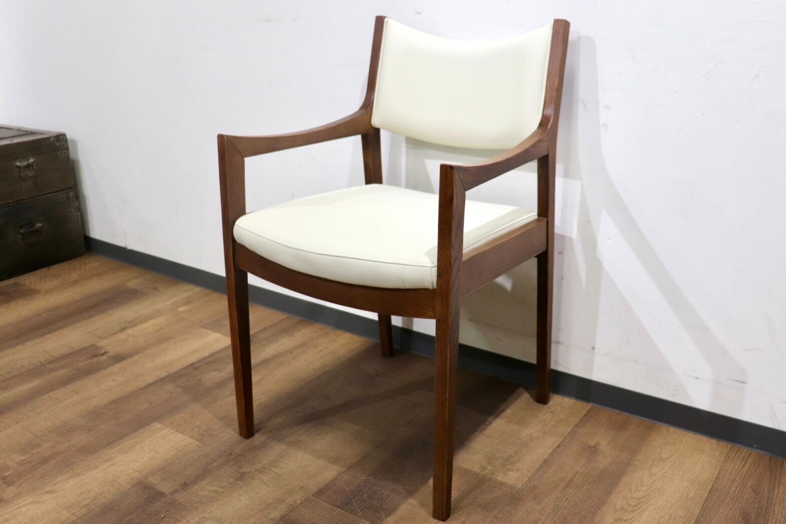 GMHN283G○MARGINAL / マージナル Chess MCH-200 ダイニングチェア アームチェア 椅子 チェア ホワイト シンプル 合皮 北欧スタイル 在庫品