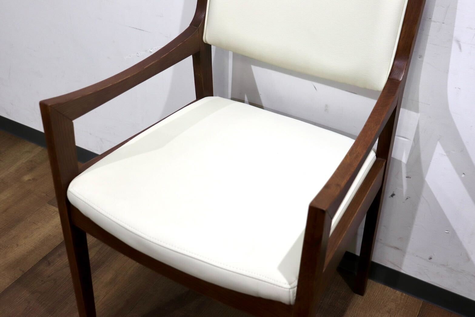 GMHN283G○MARGINAL / マージナル Chess MCH-200 ダイニングチェア アームチェア 椅子 チェア ホワイト シンプル 合皮 北欧スタイル 在庫品