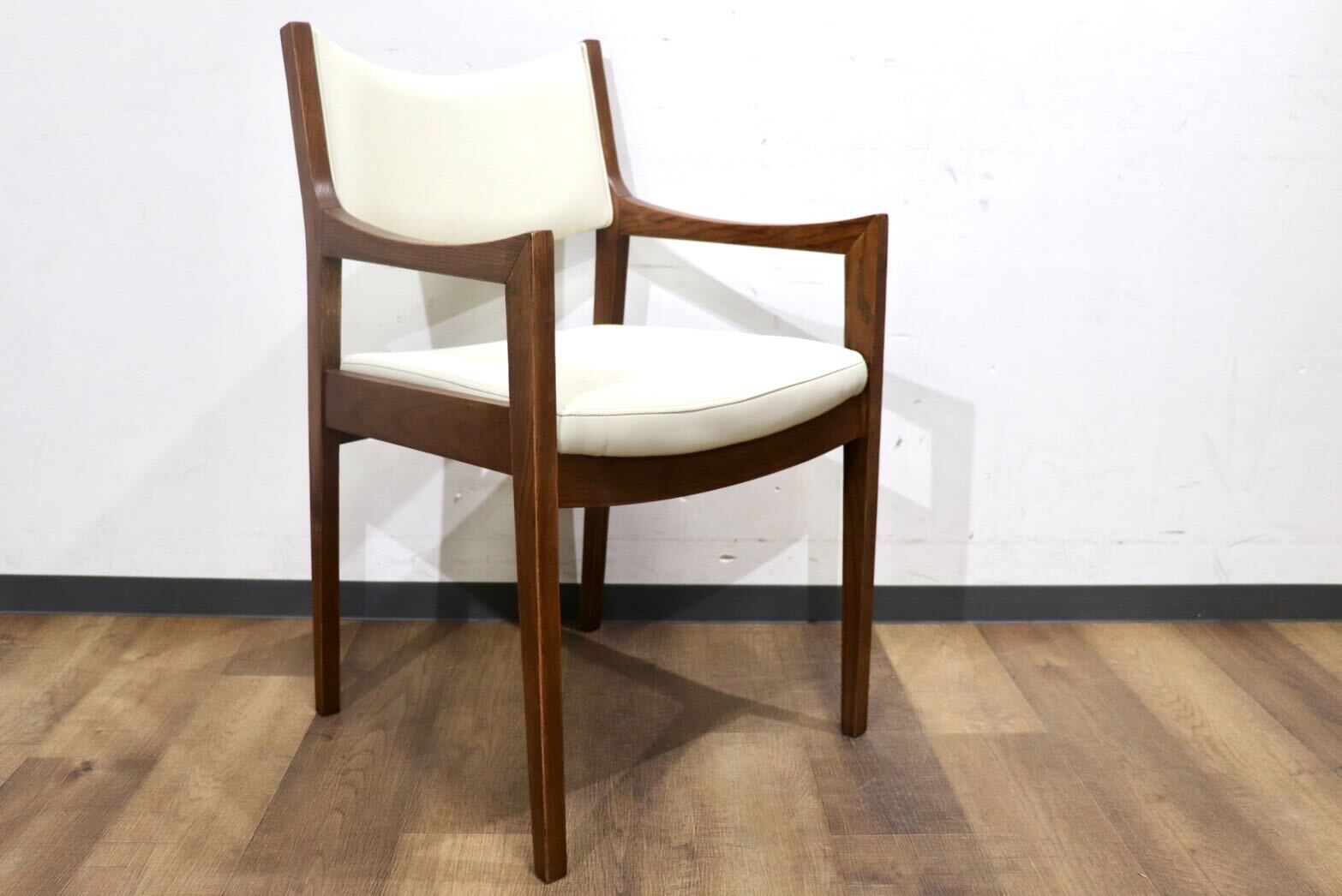 GMHN283G○MARGINAL / マージナル Chess MCH-200 ダイニングチェア アームチェア 椅子 チェア ホワイト シンプル 合皮 北欧スタイル 在庫品