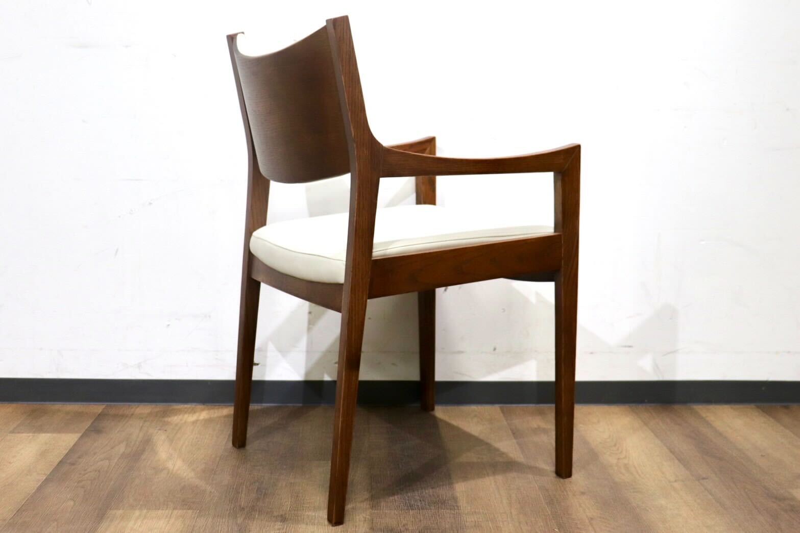 GMHN283G○MARGINAL / マージナル Chess MCH-200 ダイニングチェア アームチェア 椅子 チェア ホワイト シンプル 合皮 北欧スタイル 在庫品