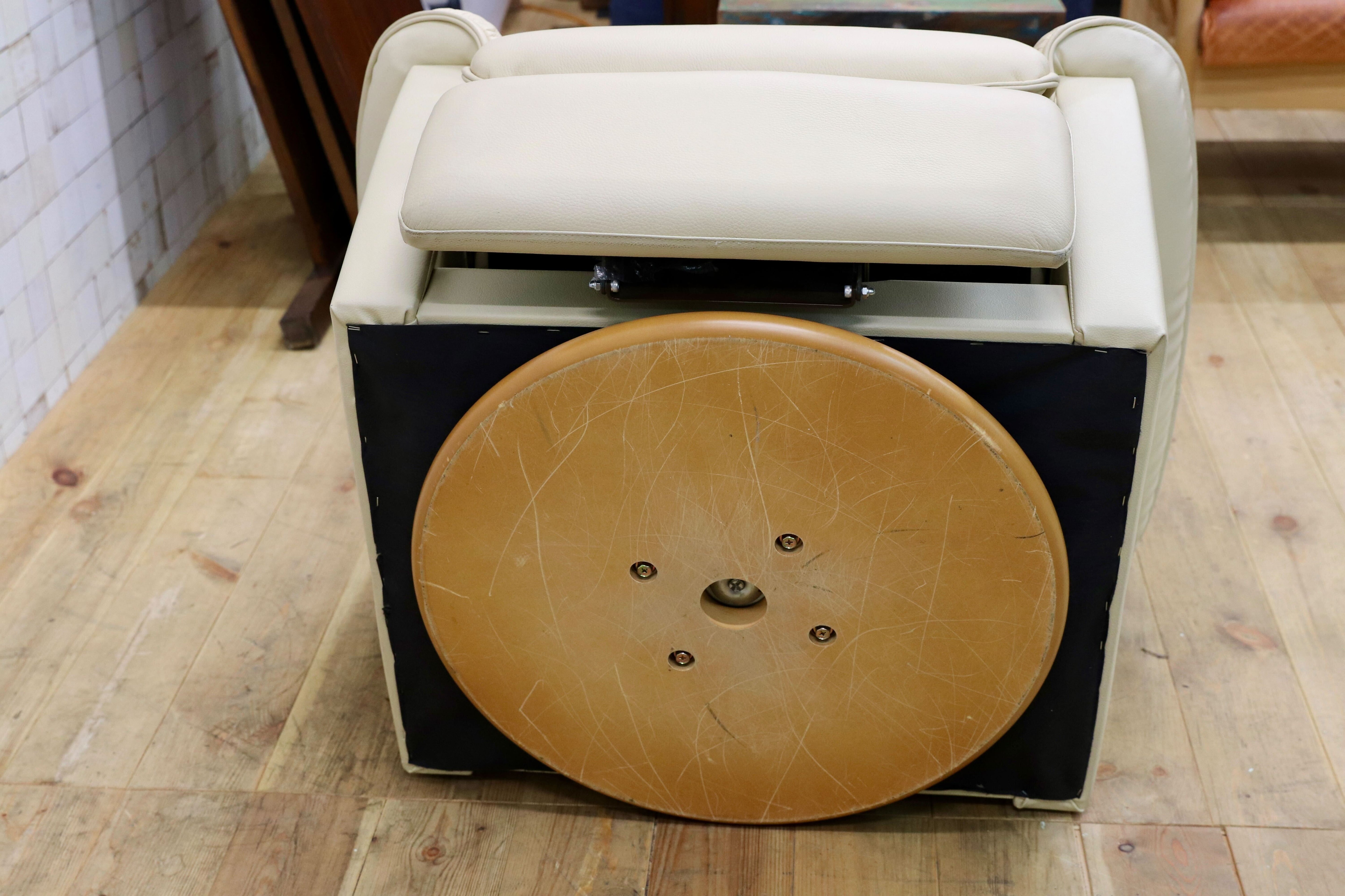 GMIS308○冨士ファニチア / FUJI FURNITURE 1人掛けソファ シングルソファ 本革 クリーム色 回転チェア ラウンジチェア リクライニング