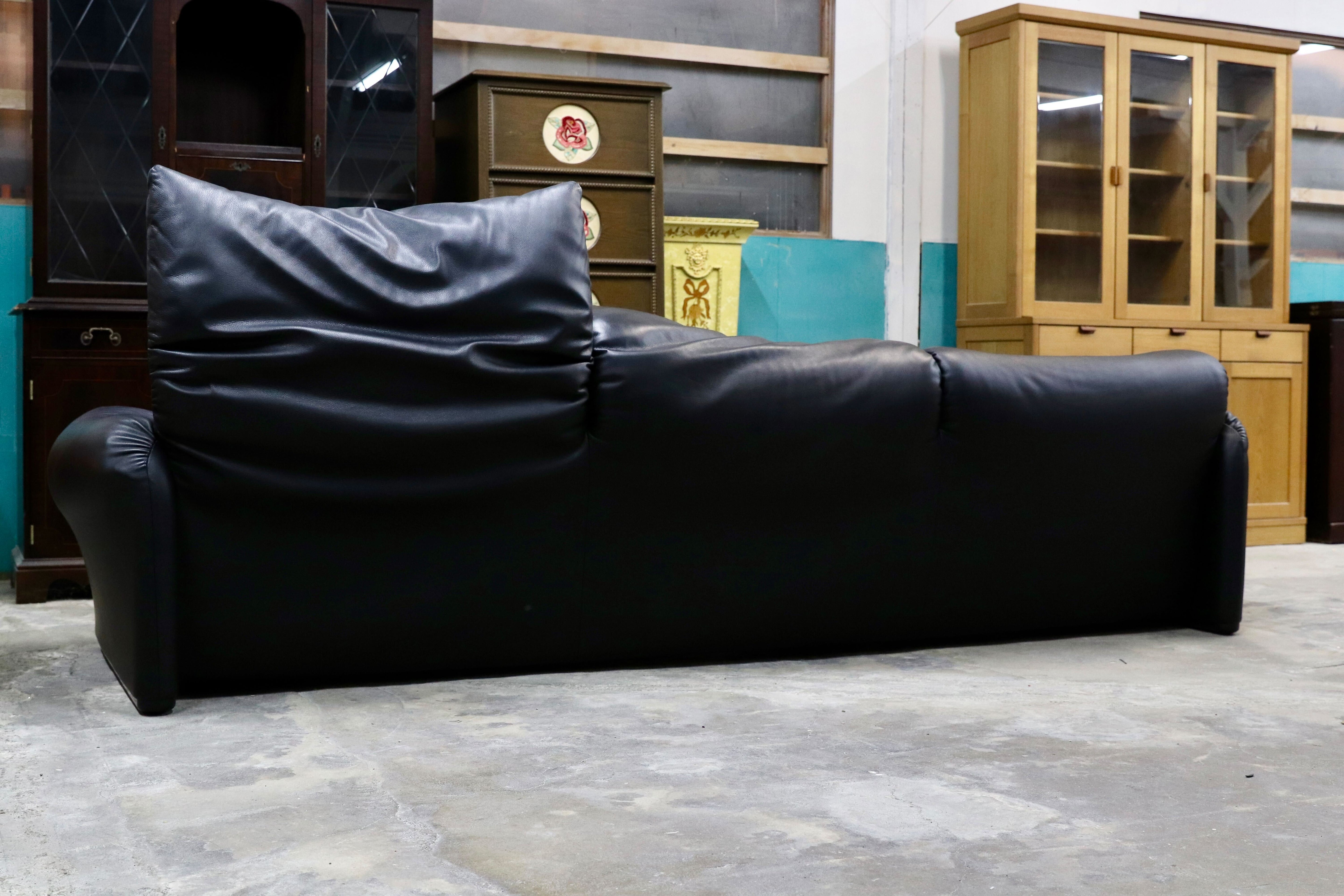 GMIK601○Cassina / カッシーナ MARALUNGA マラルンガ 3人掛けワイド トリプルソファ ヴィコ・マジストレッティ オットマンセット 約344万