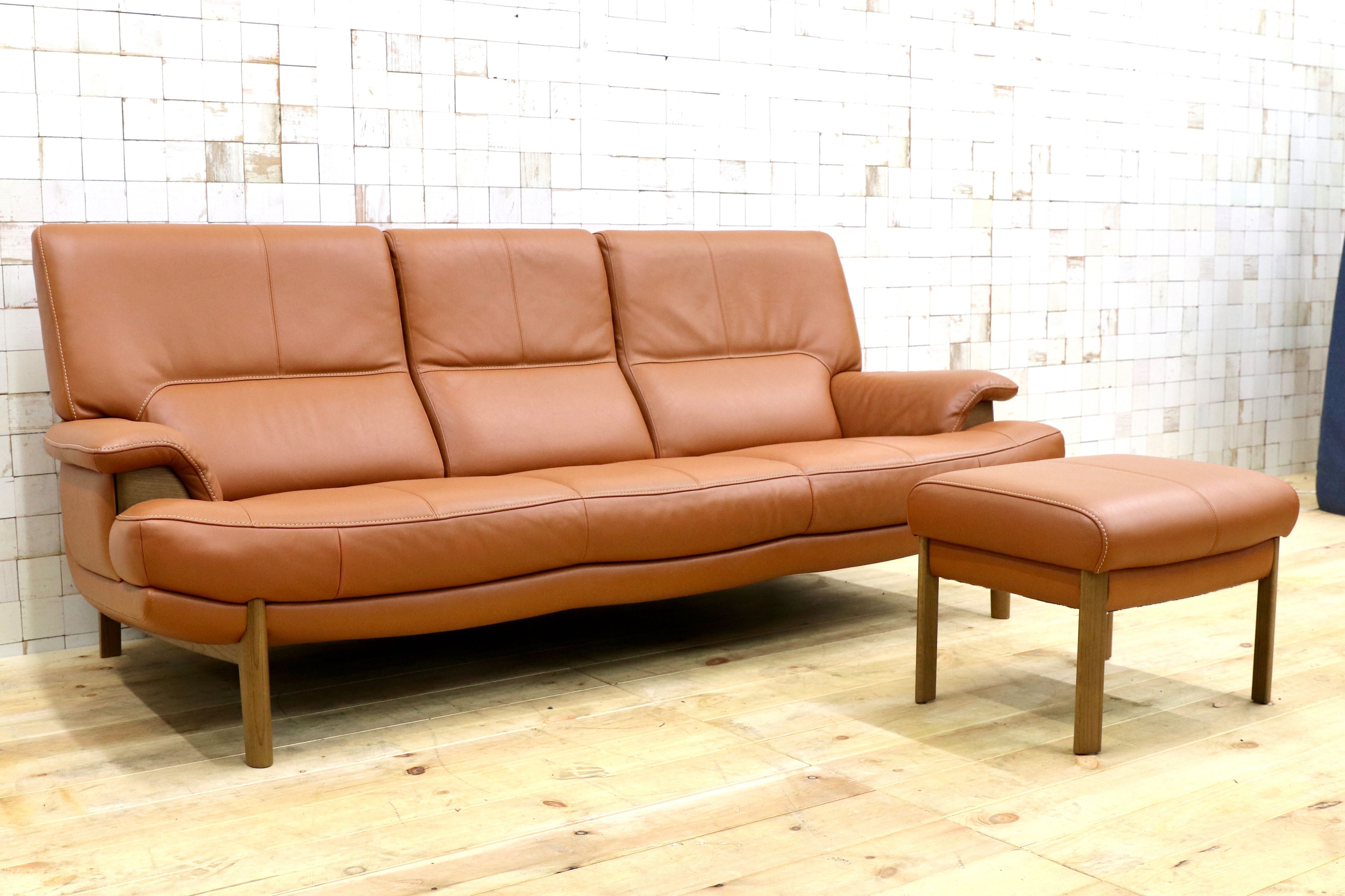 GMHH245○karimoku / カリモク 3人掛けソファ+オットマン 本革 リーベルブラウン トリプルソファ 国産家具 ZU25シリーズ 定価約44.5万