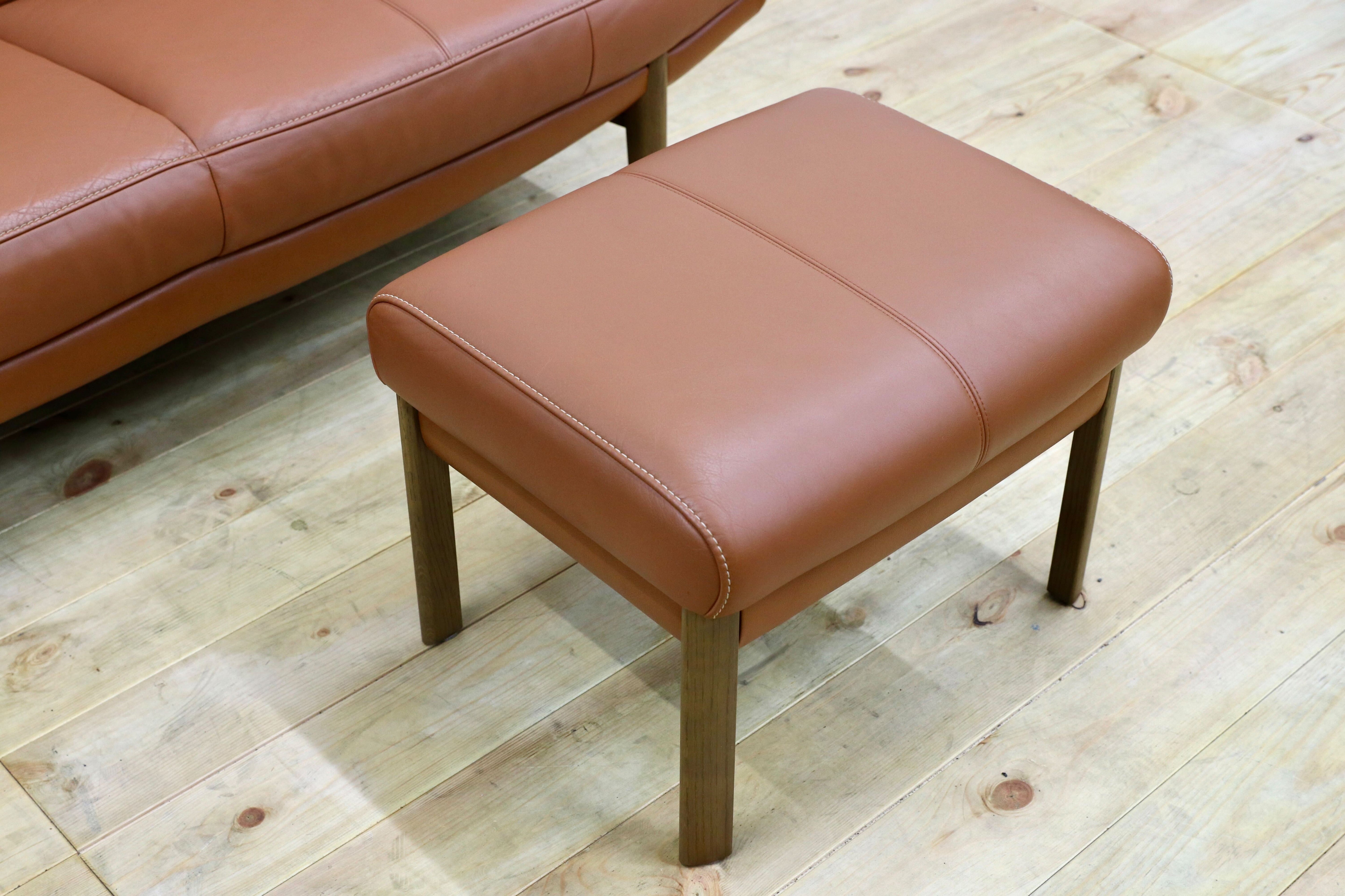 GMHH245○karimoku / カリモク 3人掛けソファ+オットマン 本革 リーベルブラウン トリプルソファ 国産家具 ZU25シリーズ 定価約44.5万