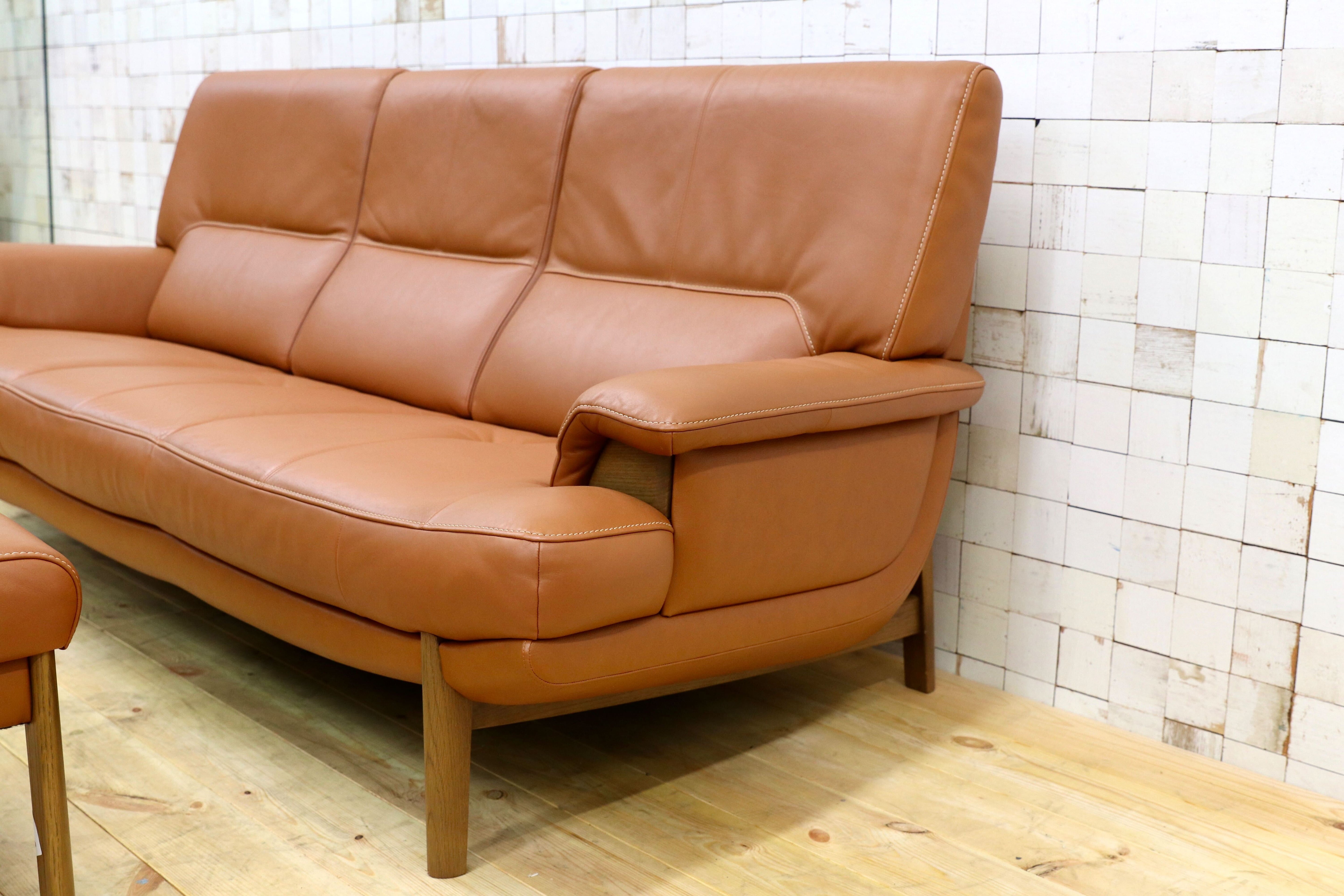 GMHH245○karimoku / カリモク 3人掛けソファ+オットマン 本革 リーベルブラウン トリプルソファ 国産家具 ZU25シリーズ 定価約44.5万