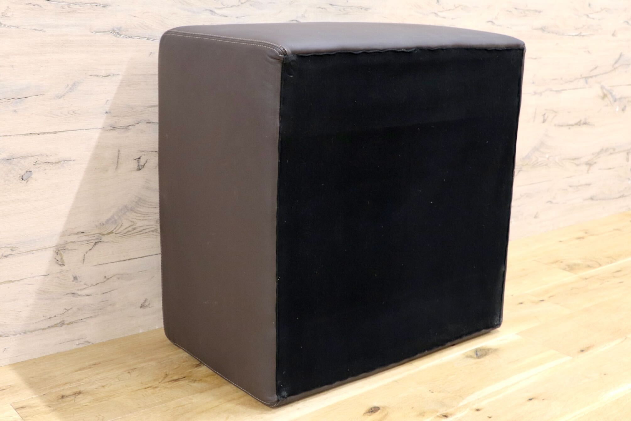 GMIK871○ BoConcept / ボーコンセプト スツール オットマン 北欧家具 デンマーク ソファ 本革 キューブソファ レザー ブロックソファ