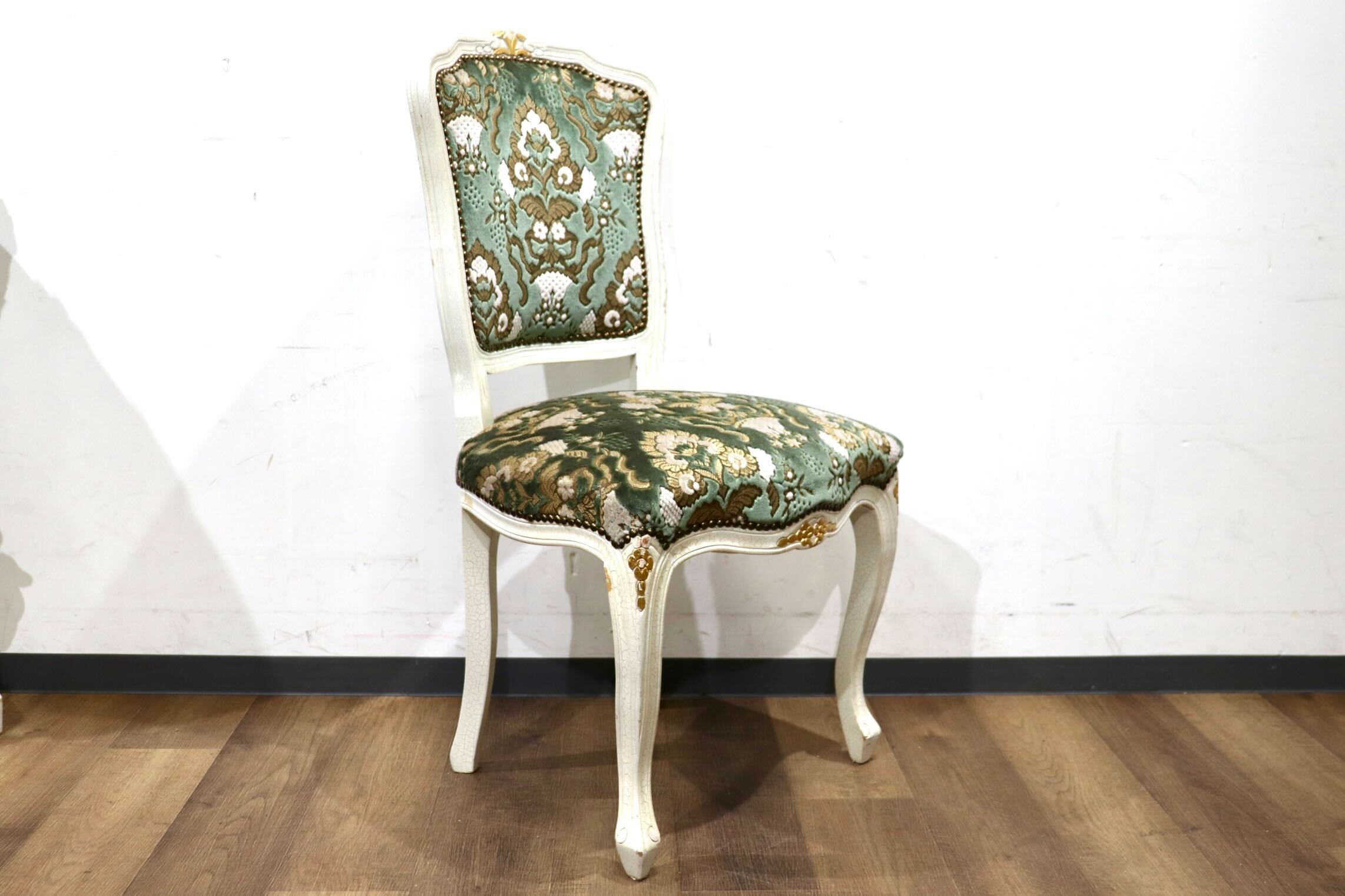 GMHS421A○西洋 アンティーク ダイニングチェア 椅子 猫脚 鋲打 彫刻 ファブリック ロココ調 姫系 シャビーシック エレガント クラシック