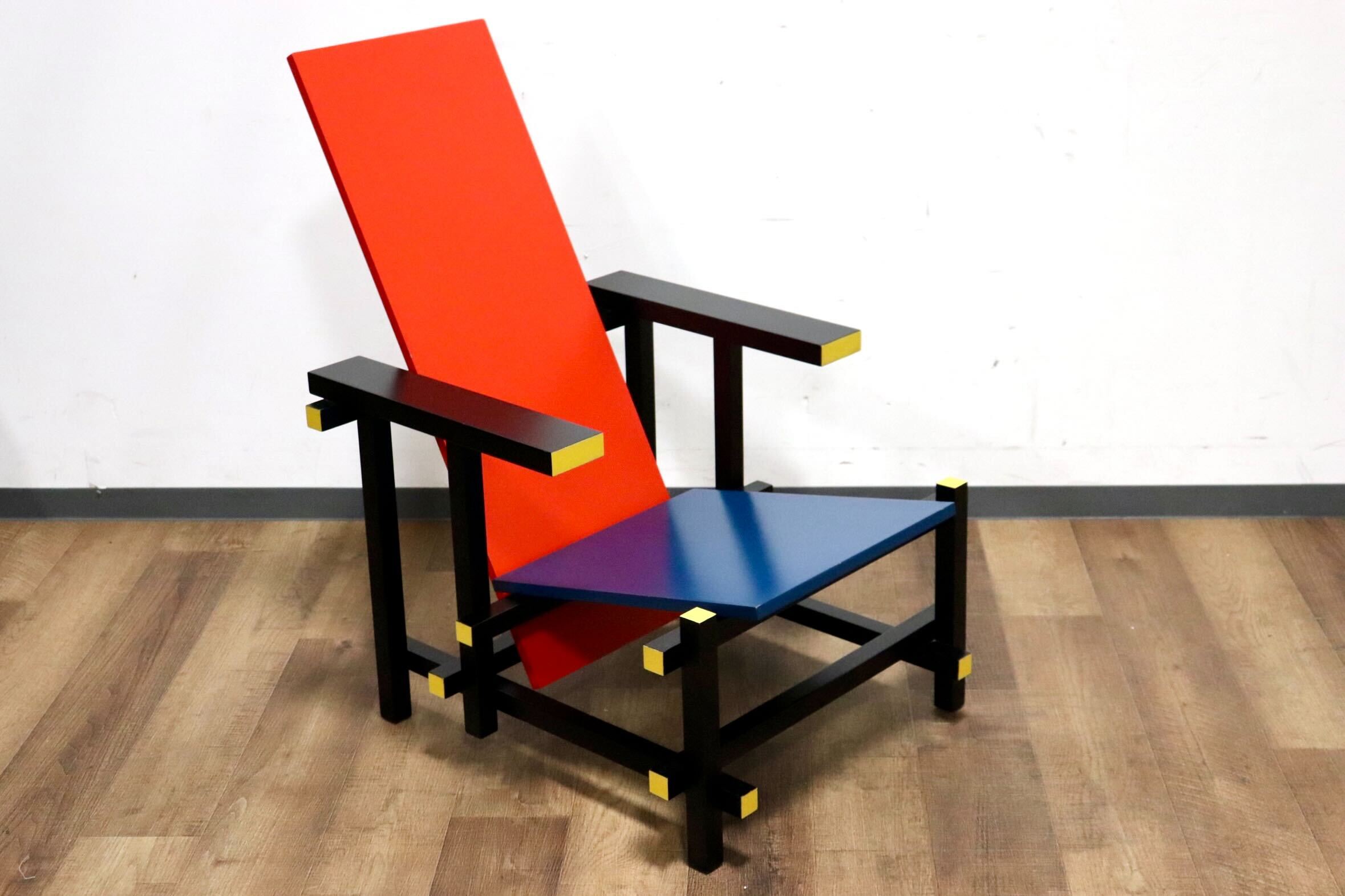 GMHK562○RED AND BLUE ラウンジチェア アームチェア リプロダクト GERRIT THOMAS RIETVELD へーリット・トーマス・リートフェルト 展示品
