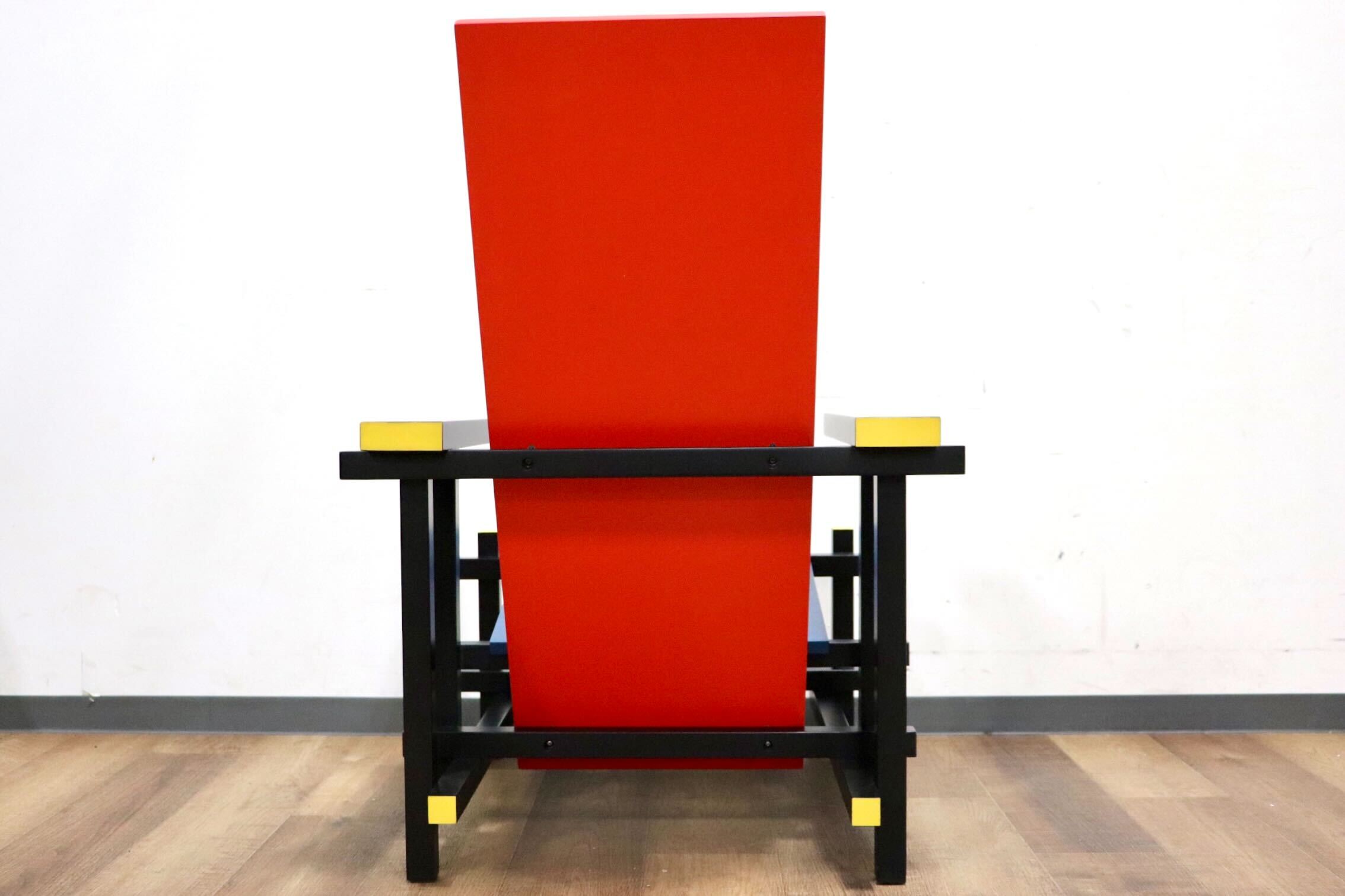GMHK562○RED AND BLUE ラウンジチェア アームチェア リプロダクト GERRIT THOMAS RIETVELD へーリット・トーマス・リートフェルト 展示品