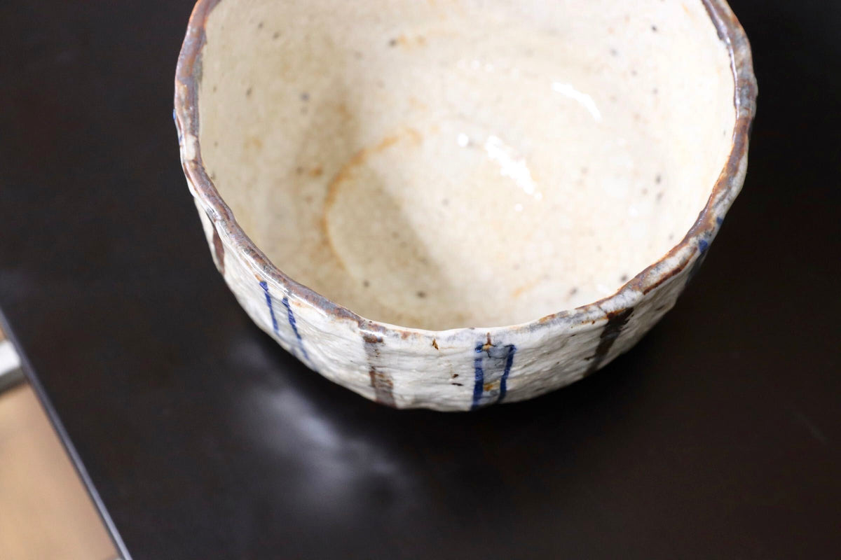 GMJO136G○麦藁手 茶碗 呉須 鉄絵 縦縞文 沓形 抹茶碗 茶道具 民藝 無銘