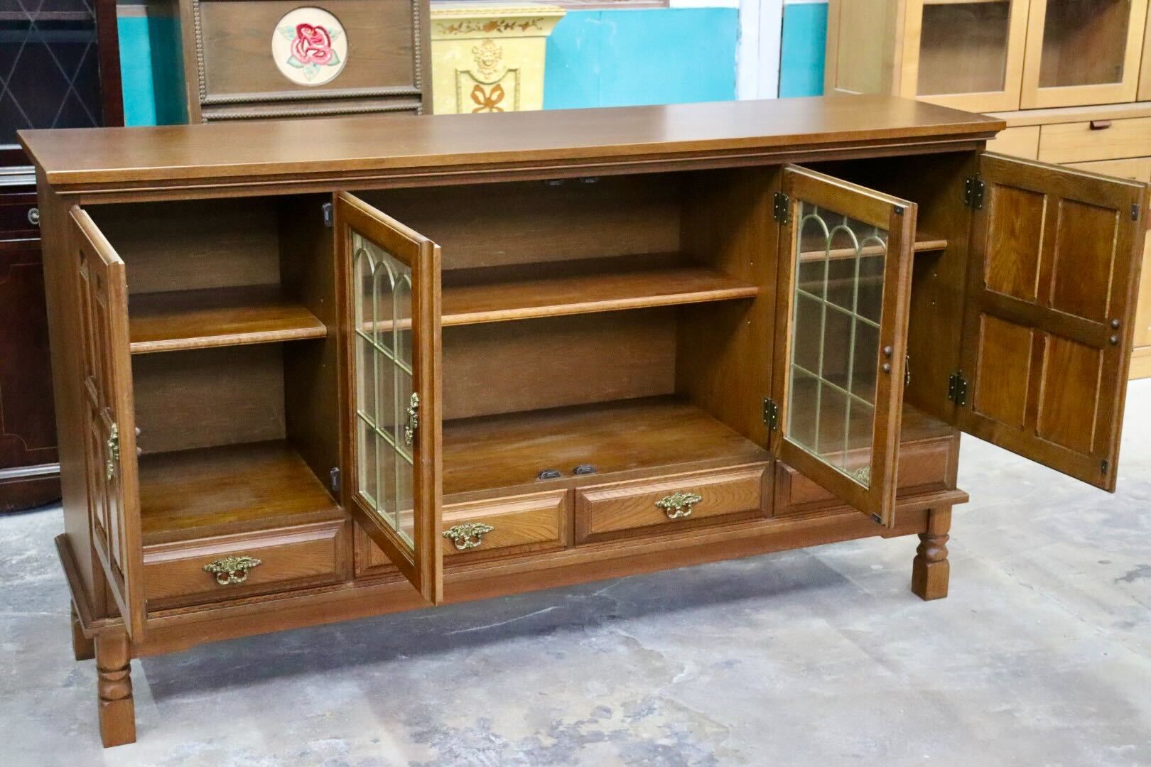 GMIH319○karimoku / カリモク コロニアル サイドボード リビングボード 飾り棚 キャビネット カントリー 国産家具 美品