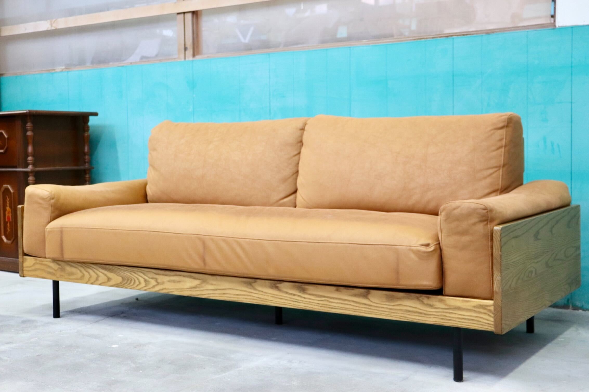 GMHK556○unico / ウニコ TREL トレル 2.5人掛けソファ ラブソファ 長椅子 ファブリックレザー 定番カラー ブラウン モダン 定価17.9万