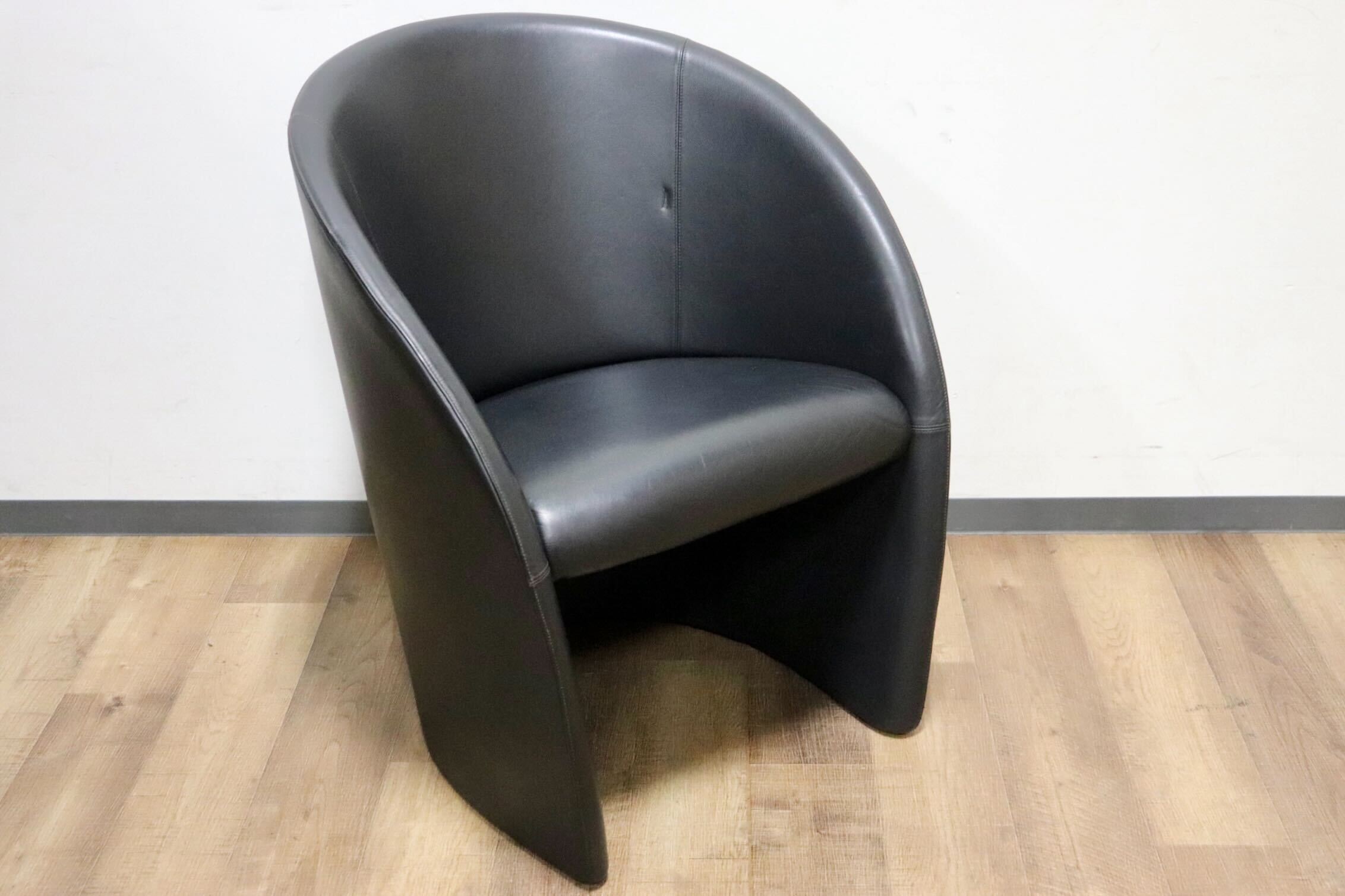 GMHK281A○PoltronaFrau / ポルトローナフラウ インターヴィスタ ラウンジチェア 椅子 イタリア製 黒 本革 レザー IDC大塚家具 定価約51万