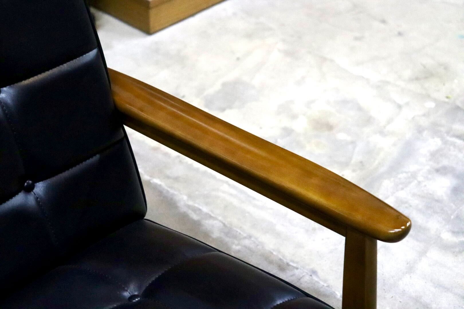 GMIK650A○カリモク60 Kチェア 2人掛けソファ ラブソファ 長椅子 2シーター 合皮 スタンダードブラック 国産家具 展示品