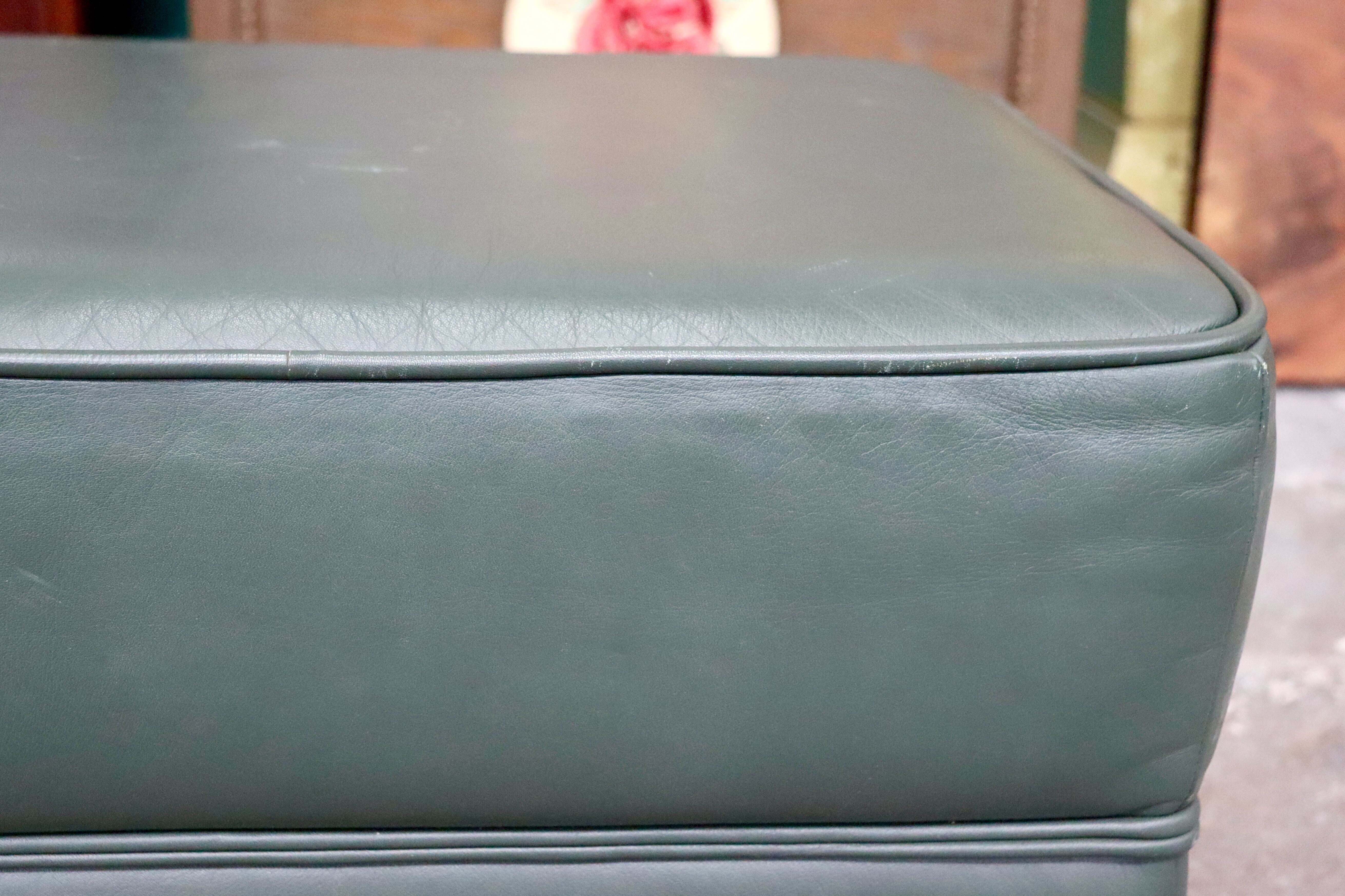 GMIS509A○karimoku / カリモク スツール オットマン 椅子 足置き 腰掛け 本革 ダークグリーン モダン シンプル 国産家具