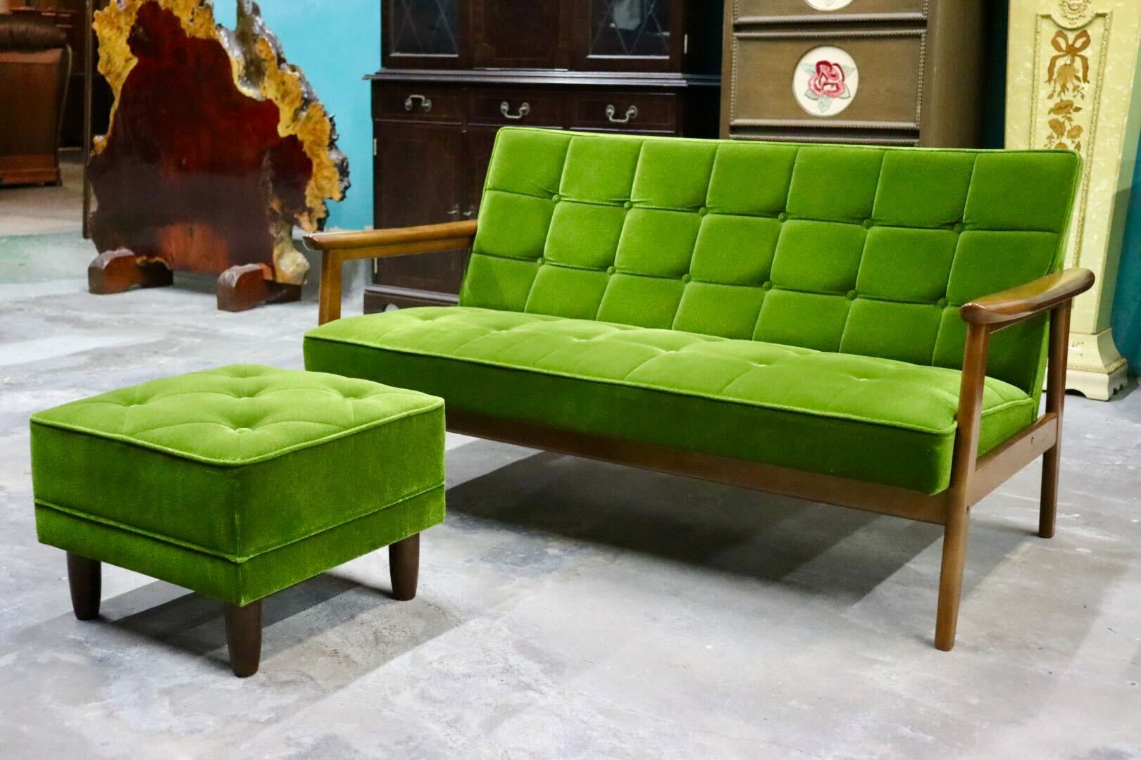 GMIK676○カリモク60 Kチェア 2人掛けソファ ラブソファ 長椅子 2シーター ファブリック モケットグリーン オットマンセット 展示品