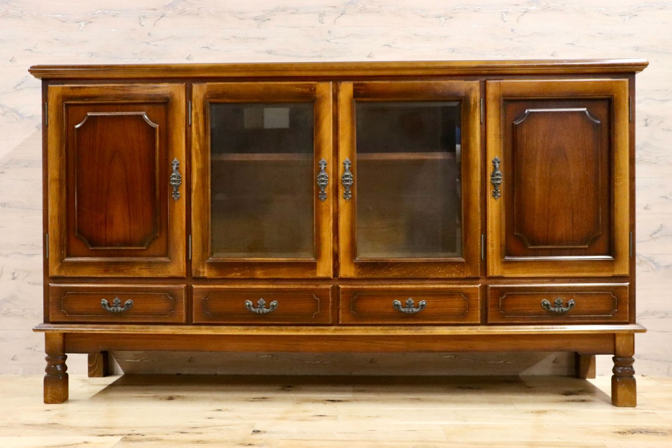 GMHH150○karimoku / カリモク コロニアル サイドボード リビングボード 飾り棚 キャビネット カントリー オールドカリモク 国産家具