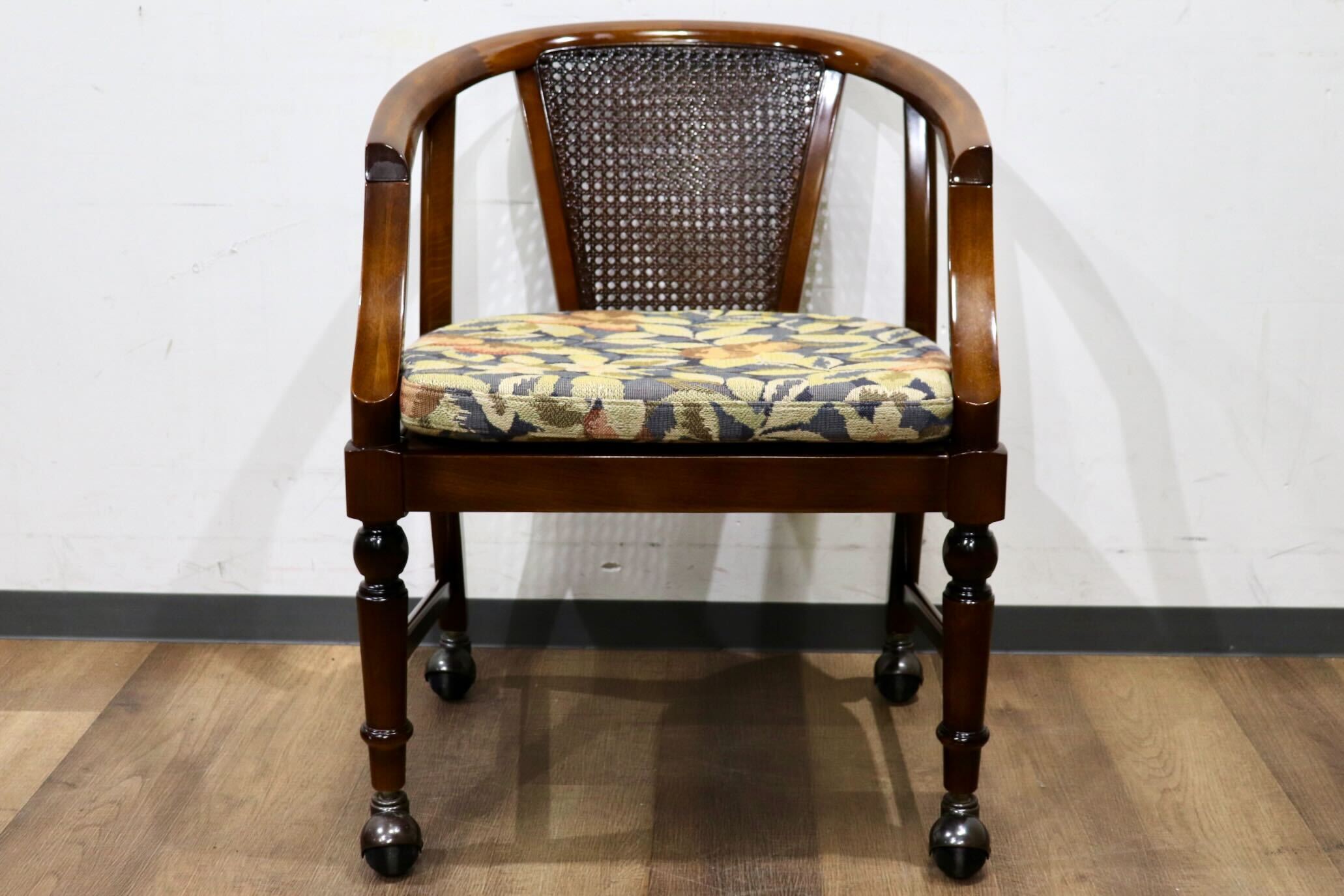 GMHH314A○karimoku / カリモク コロニアル ダイニングチェア 食卓椅子 キャスター付き ブナ材 ファブリック 花柄 モダン 国産家具