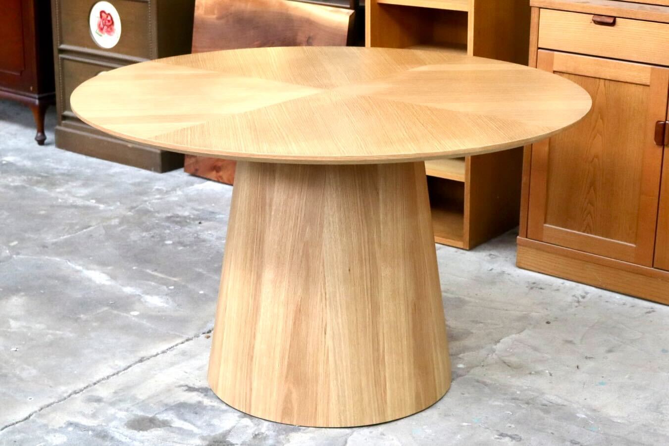 GMIK894○アルゴス タイタン-Ⅱ 丸ダイニングテーブル ラウンドテーブル シングルレッグ 4人掛け 円形 オーク材 モダン 定価約16万 展示品