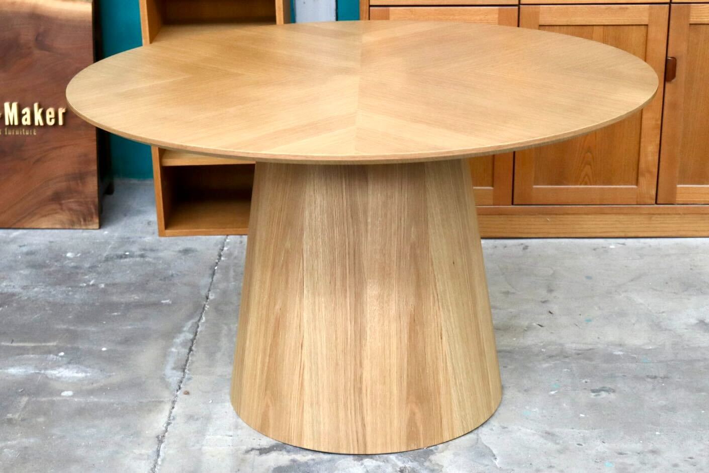 GMIK894○アルゴス タイタン-Ⅱ 丸ダイニングテーブル ラウンドテーブル シングルレッグ 4人掛け 円形 オーク材 モダン 定価約16万 展示品