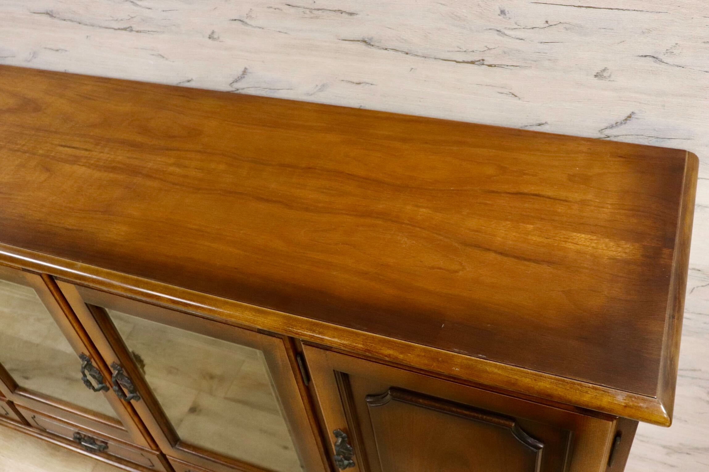 GMHH150○karimoku / カリモク コロニアル サイドボード リビングボード 飾り棚 キャビネット カントリー オールドカリモク 国産家具