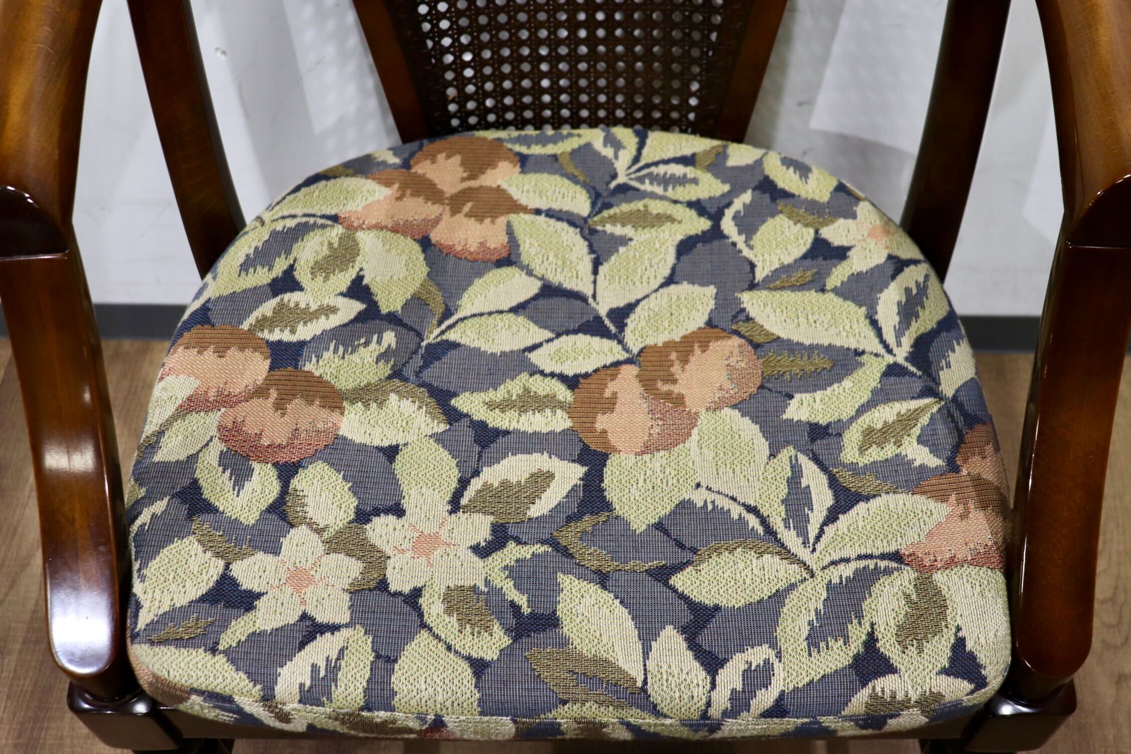 GMHH314A○karimoku / カリモク コロニアル ダイニングチェア 食卓椅子 キャスター付き ブナ材 ファブリック 花柄 モダン 国産家具