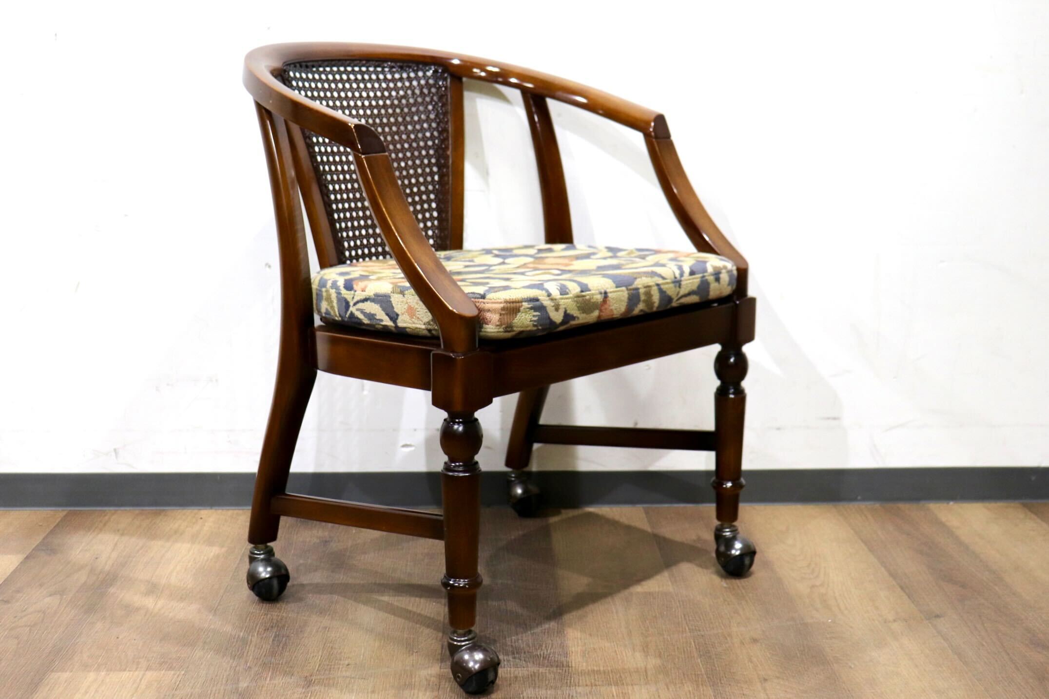 GMHH314A○karimoku / カリモク コロニアル ダイニングチェア 食卓椅子 キャスター付き ブナ材 ファブリック 花柄 モダン 国産家具