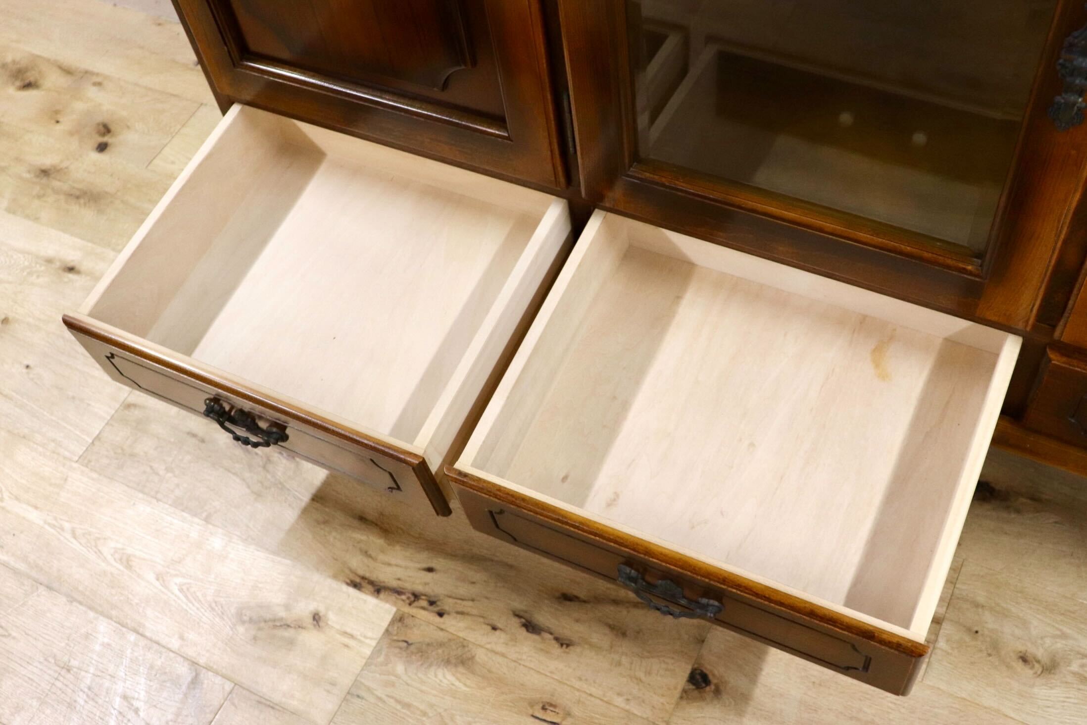 GMHH150○karimoku / カリモク コロニアル サイドボード リビングボード 飾り棚 キャビネット カントリー オールドカリモク 国産家具