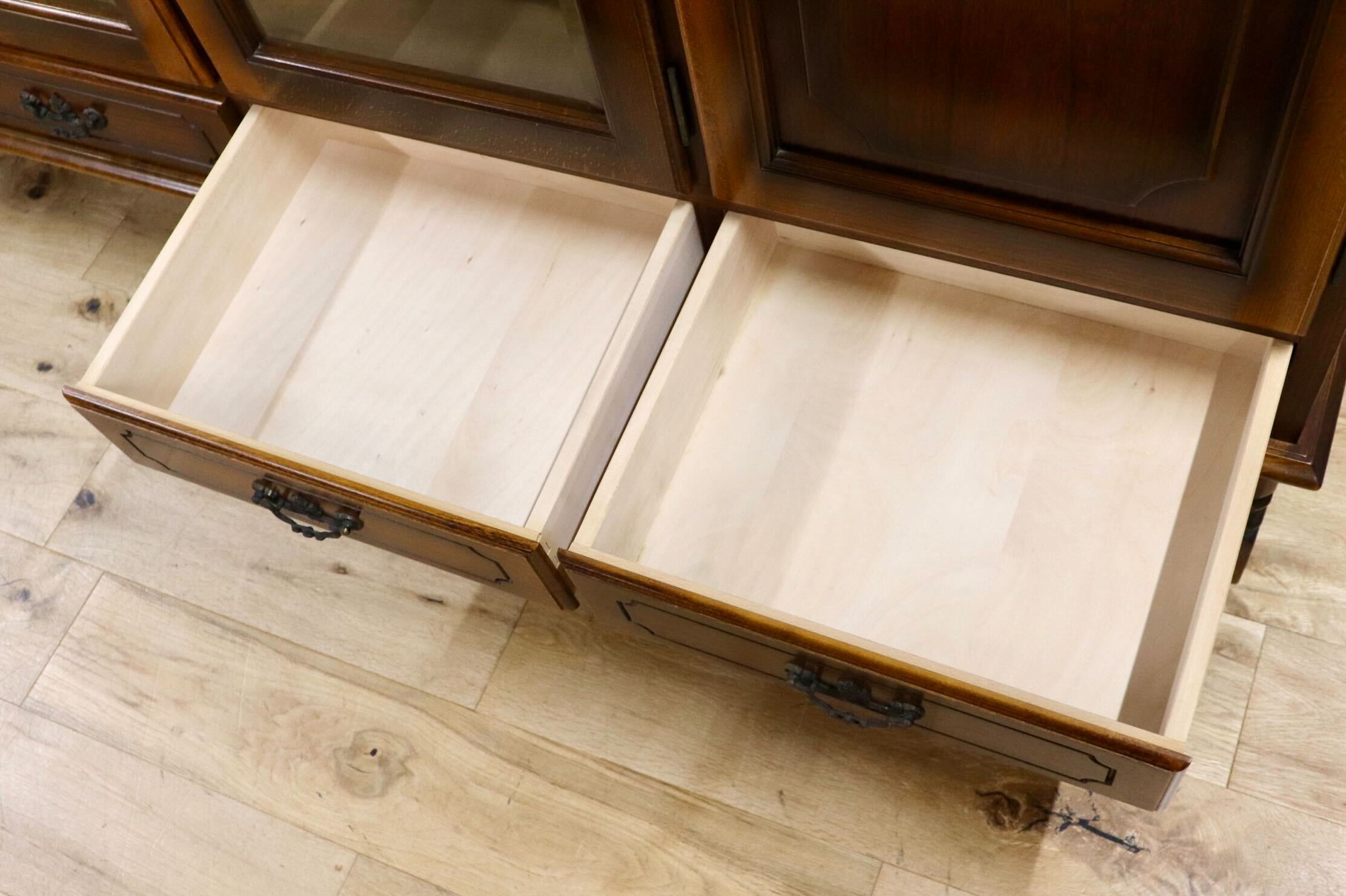 GMHH150○karimoku / カリモク コロニアル サイドボード リビングボード 飾り棚 キャビネット カントリー オールドカリモク 国産家具