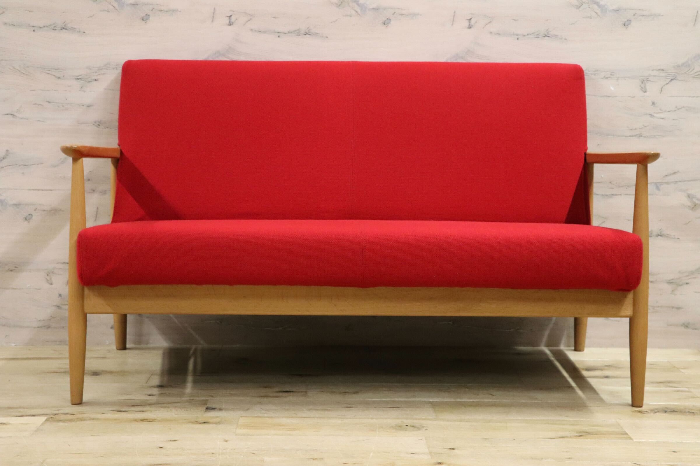GMHH319○日進木工 / nissin 2人掛けソファ ラブソファ長椅子 2シーター オーク材 ファブリック レッド 飛騨家具 美品 検)カリモク マルニ