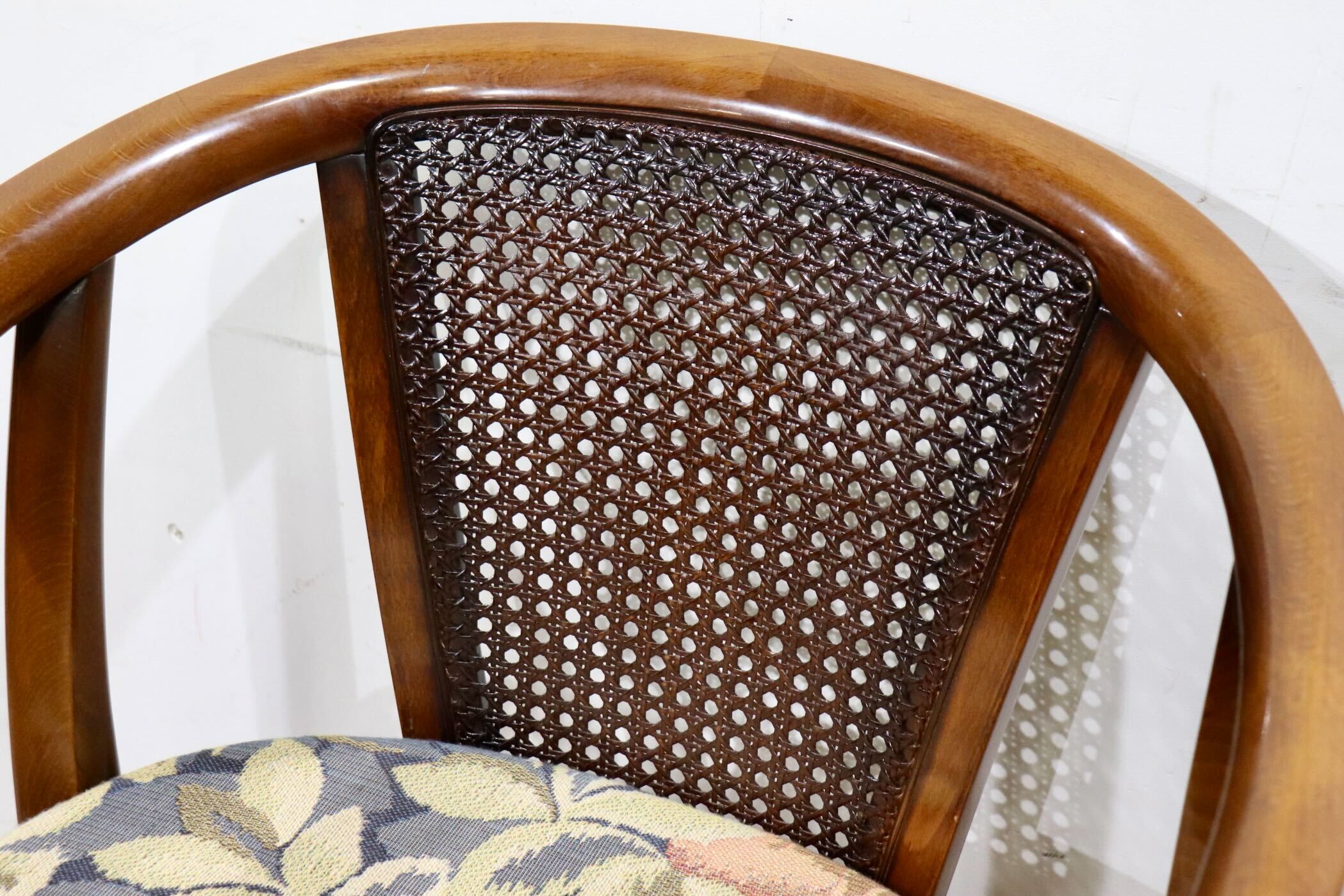 GMHH314B○karimoku / カリモク コロニアル ダイニングチェア 食卓椅子 キャスター付き ブナ材 ファブリック 花柄 モダン 国産家具