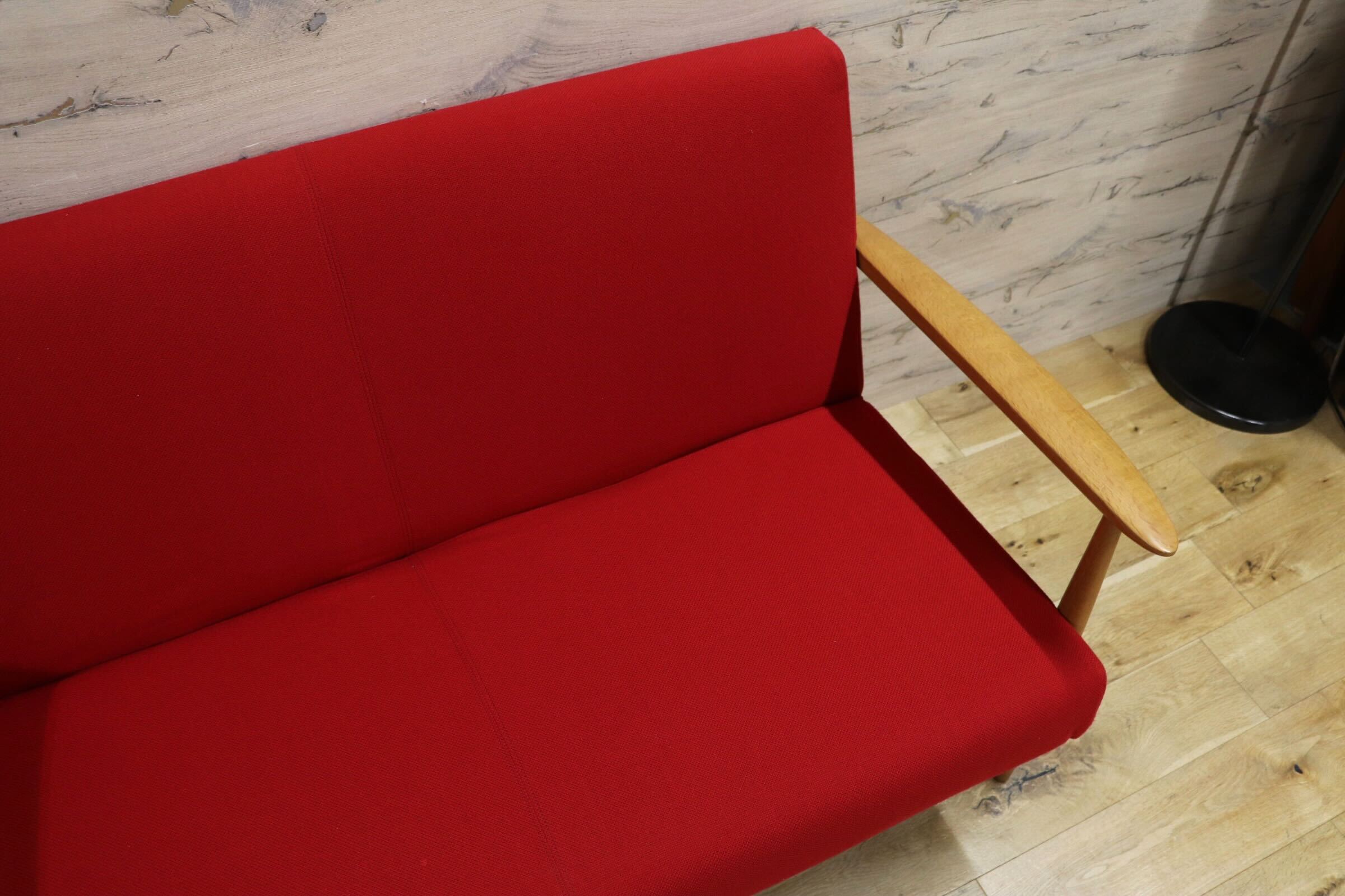 GMHH319○日進木工 / nissin 2人掛けソファ ラブソファ長椅子 2シーター オーク材 ファブリック レッド 飛騨家具 美品 検)カリモク マルニ