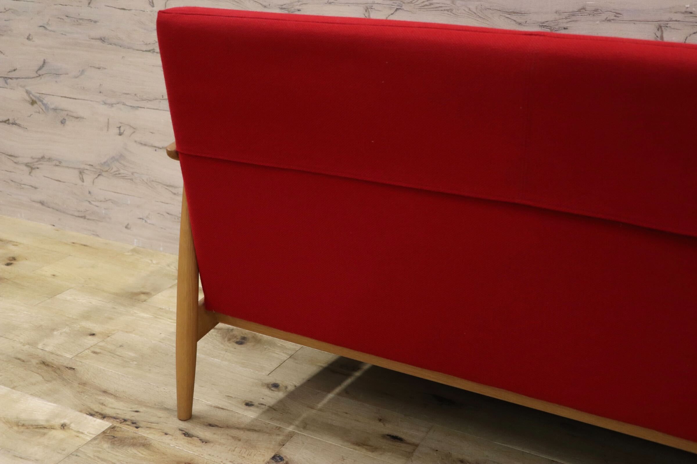 GMHH319○日進木工 / nissin 2人掛けソファ ラブソファ長椅子 2シーター オーク材 ファブリック レッド 飛騨家具 美品 検)カリモク マルニ