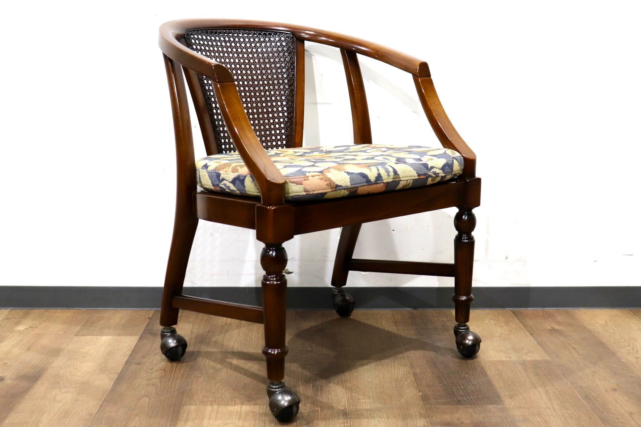 GMHH314B○karimoku / カリモク コロニアル ダイニングチェア 食卓椅子 キャスター付き ブナ材 ファブリック 花柄 モダン 国産家具