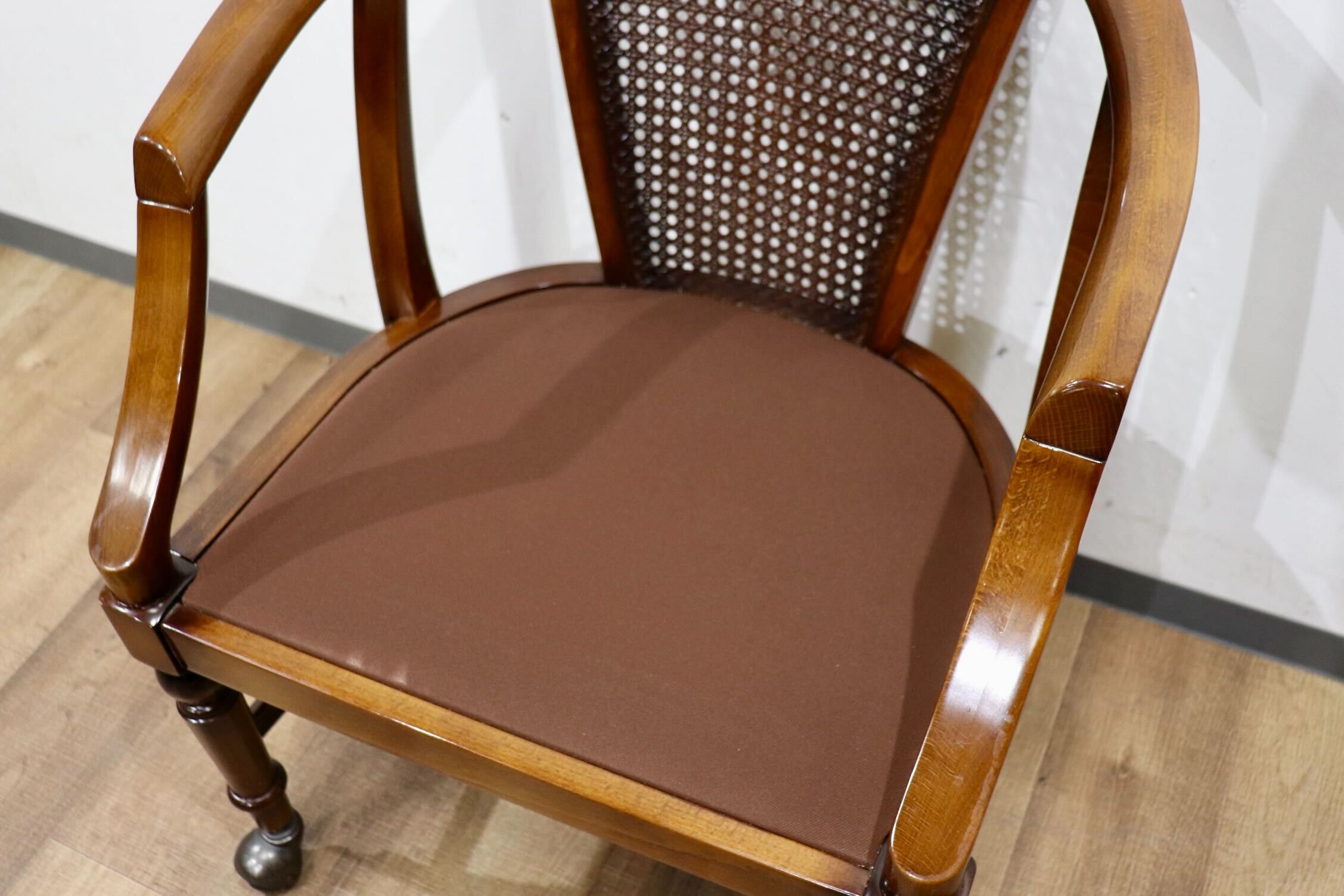 GMHH314B○karimoku / カリモク コロニアル ダイニングチェア 食卓椅子 キャスター付き ブナ材 ファブリック 花柄 モダン 国産家具