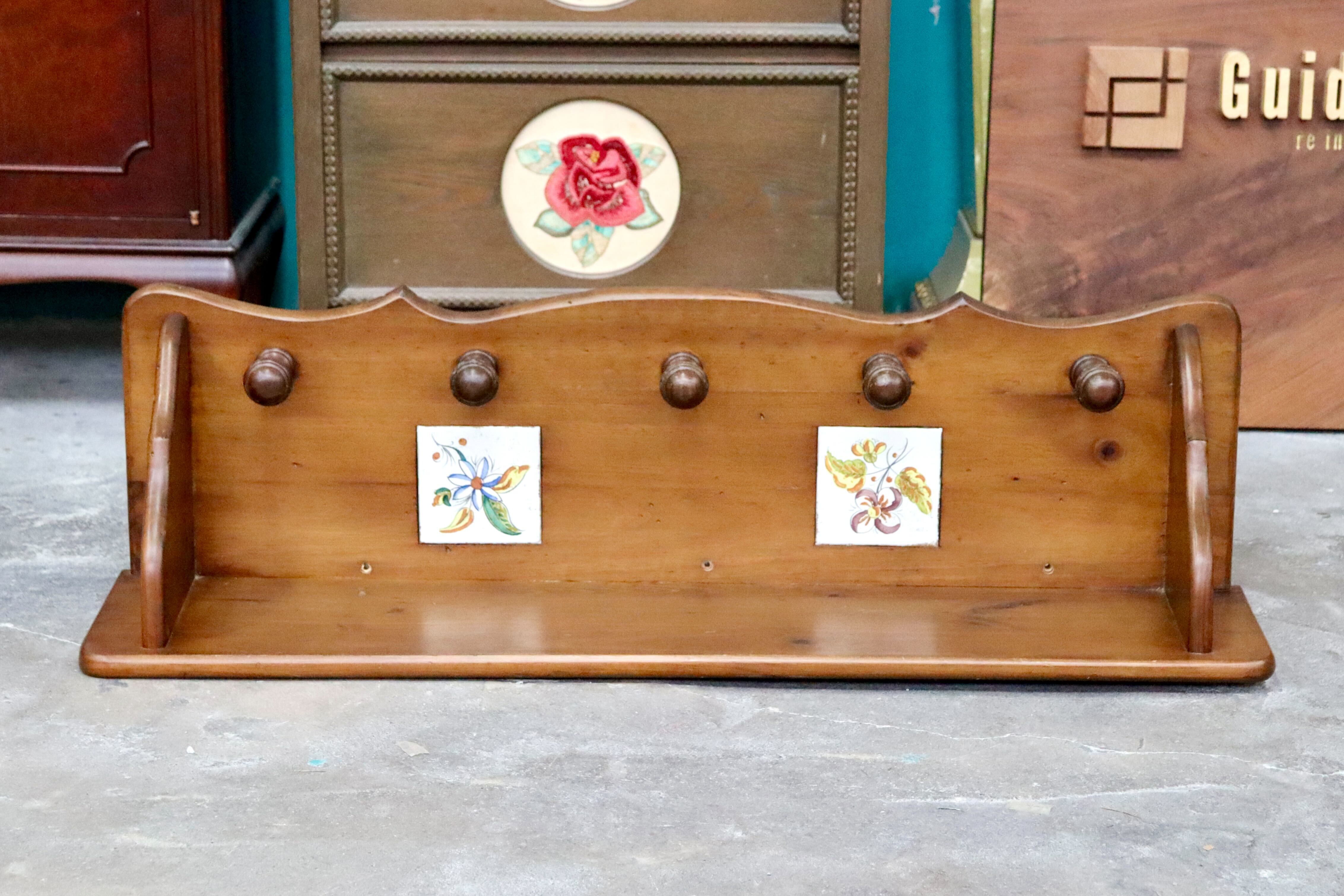 GMIH424○ウォールシェルフ 壁掛け棚 壁掛けシェルフ 帽子掛け タイル張り 木製 カントリー インテリア レトロ モダン