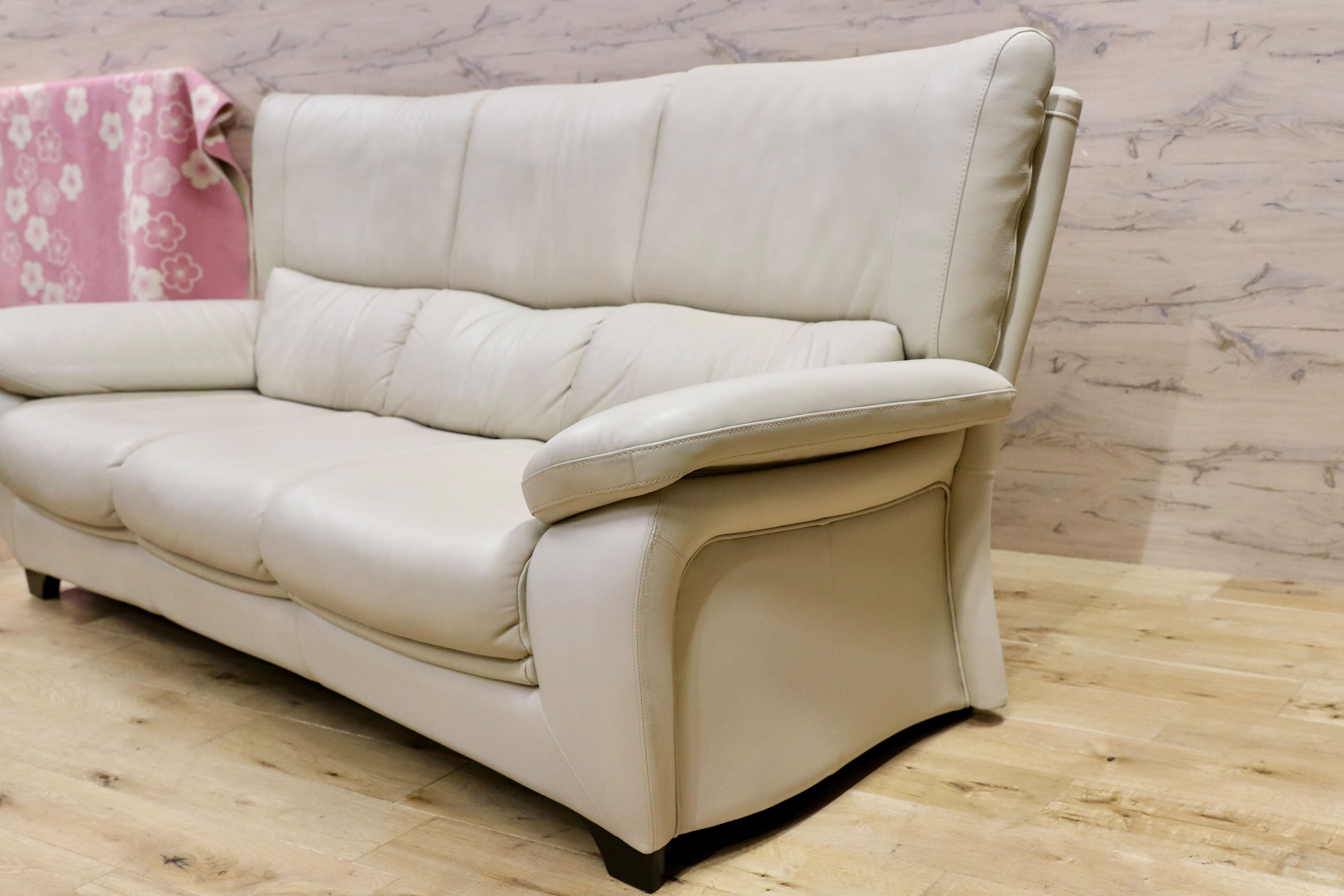 GMIH293○karimoku / カリモク 3人掛けソファ トリプルソファ 長椅子 本革 オフホワイト 国産家具 レザー ZT6503 定価約42万