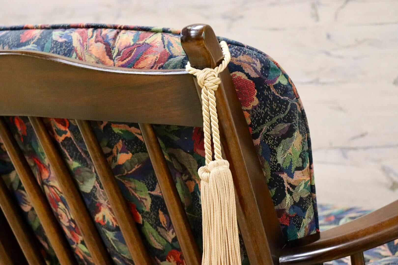 GMGS182○karimoku / カリモク コロニアル 3人掛けソファ トリプルソファ 長椅子 ファブリック 花柄 カントリー レトロ 国産家具