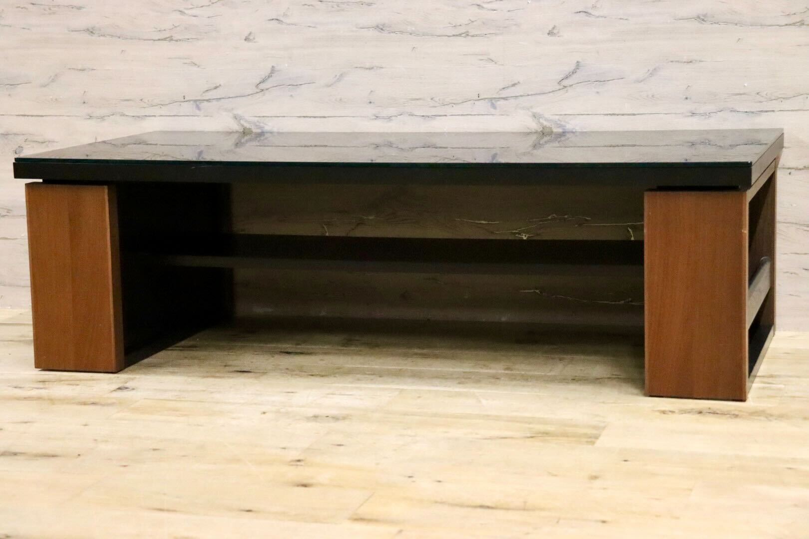 GMIS373A○Meuble / モーブル ノヴェル リビングテーブル センターテーブル ローテーブル ウォールナット ガラステーブル モダン 約12万