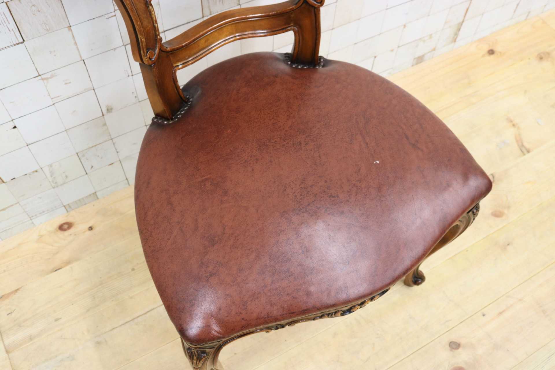 GMHH470B◯イタリア製 ロココ調 ダイニングチェア 食卓椅子 レザー 鋲打ち 彫刻 アンティーク エレガント ヨーロピアン クラシック 猫脚