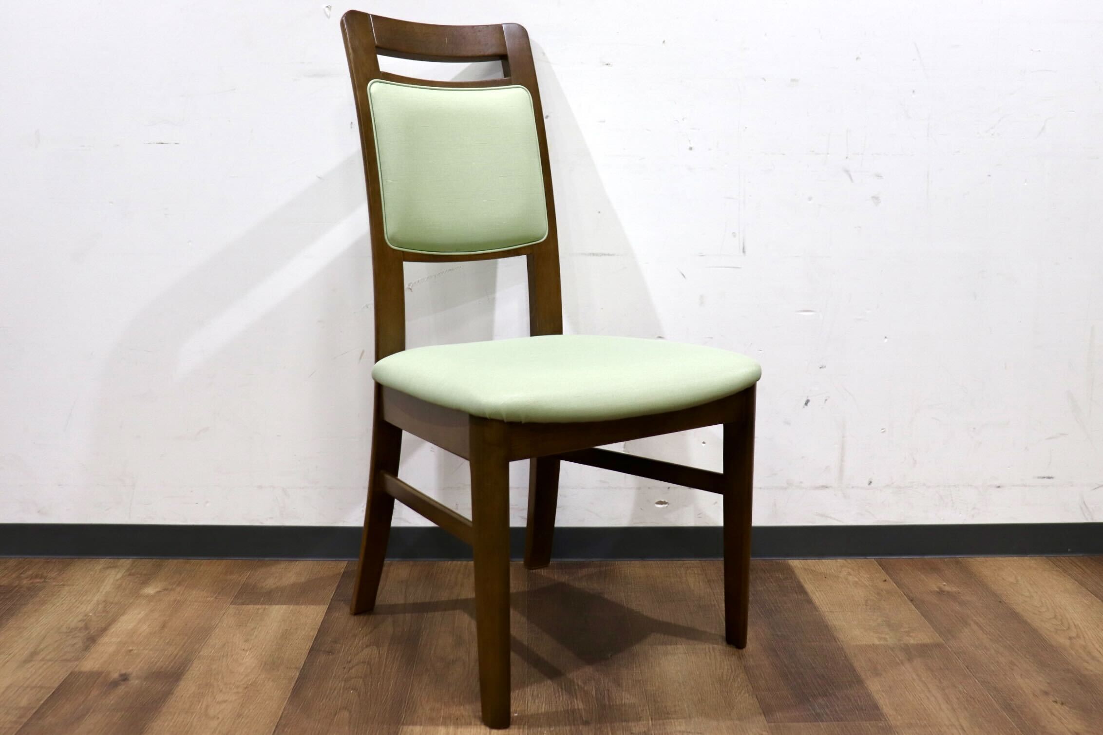 GMHH339A○karimoku / カリモク Direttore ディレトーレ ダイニングチェア 食卓椅子 イス 合皮 若葉色 モダン カントリー 国産家具