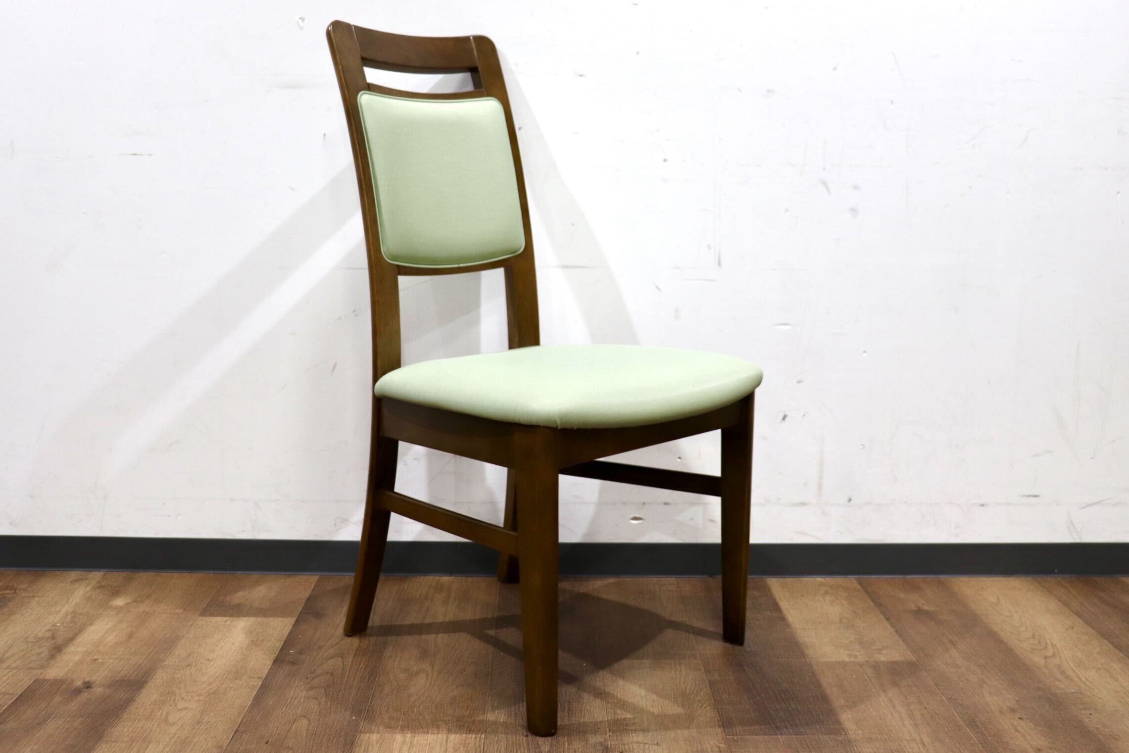 GMHH339B○karimoku / カリモク Direttore ディレトーレ ダイニングチェア 食卓椅子 イス 合皮 若葉色 モダン カントリー 国産家具