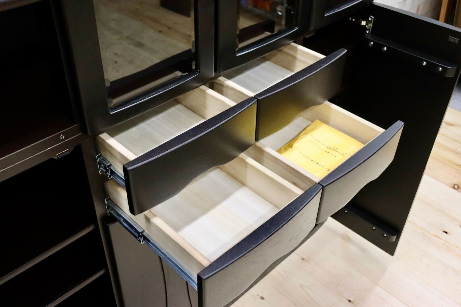 GMGK431○浜本工芸 / HAMAMOTO 食器棚 カップボード キャビネット リビングボード 収納家具 飾り棚 楢材 ダークブラウン 美品