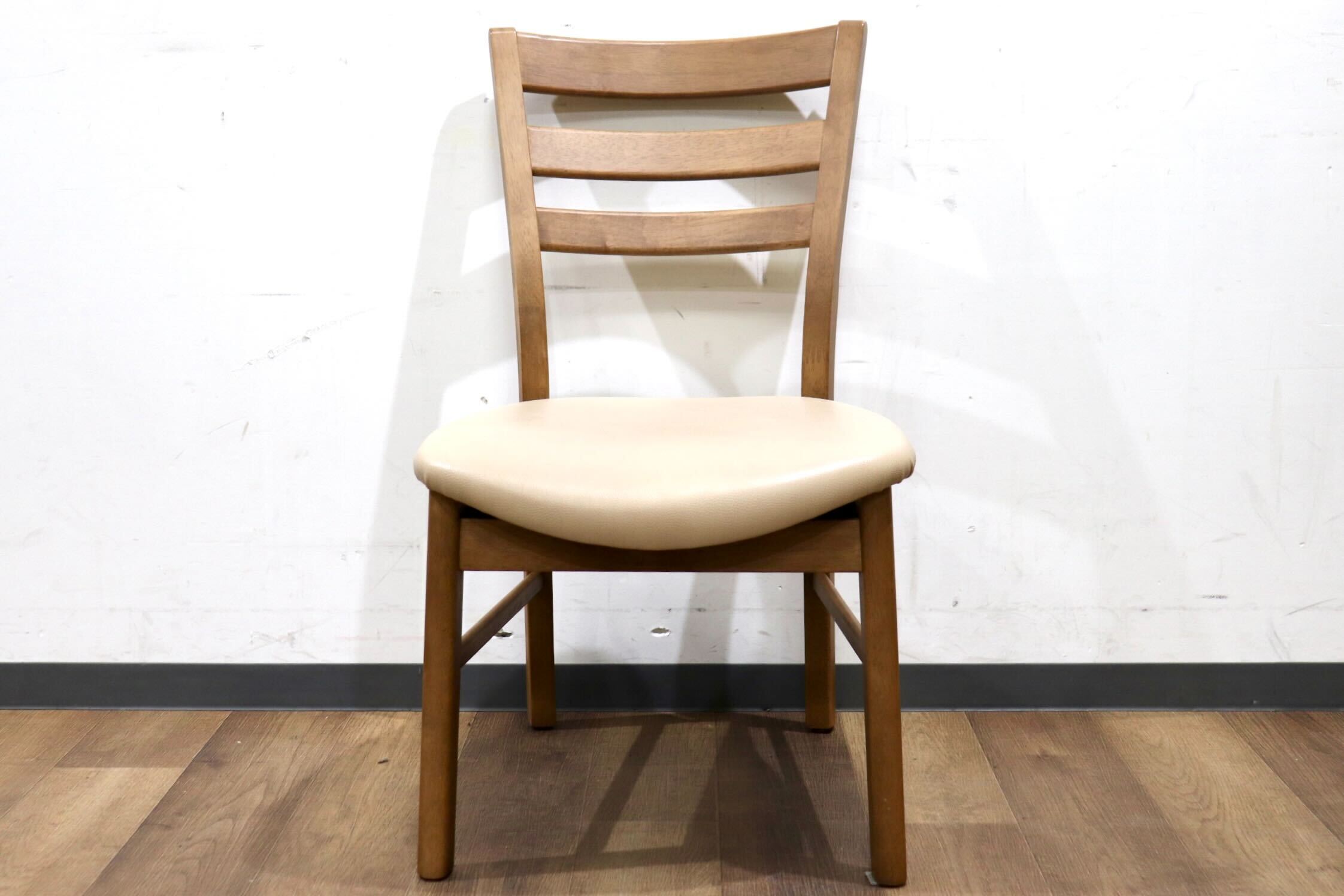 GMHH351B○Chitano / チターノ C15105 karimoku カリモク ダイニングチェア 食卓椅子 イス チェア 合皮 ベージュ モダン 国産家具
